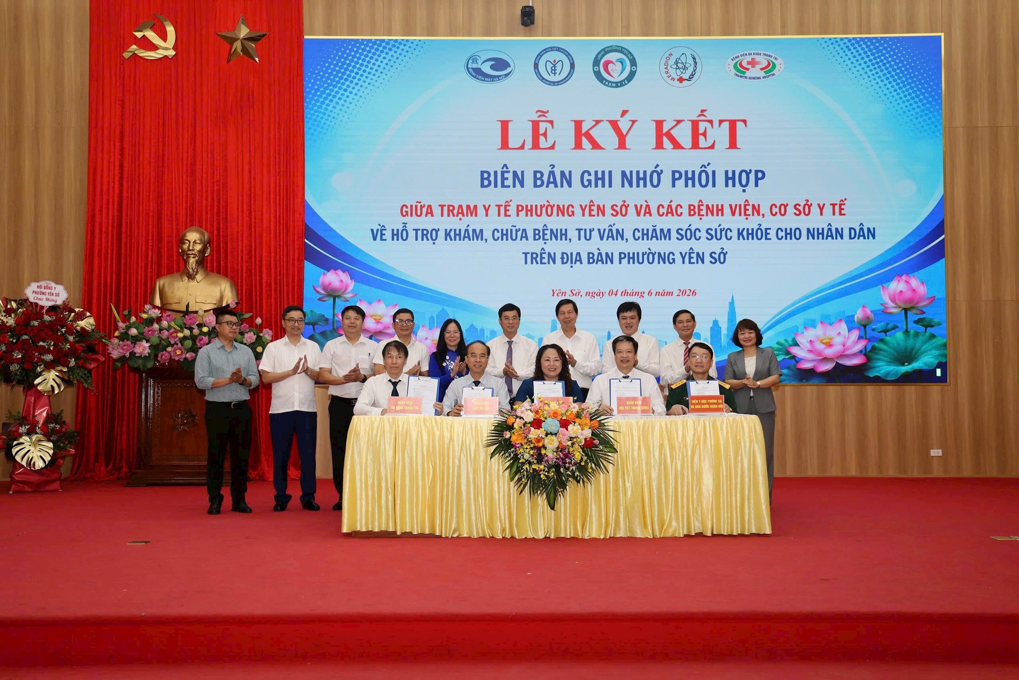 Phường Yên Sở tổ chức Lễ ký kết Biên bản ghi nhớ phối hợp giữa Trạm Y tế phường Yên Sở và các bệnh viện, cơ sở y tế về hỗ trợ khám, chữa bệnh, tư vấn và chăm sóc sức khỏe cho Nhân dân trên địa bàn- Ảnh 2.