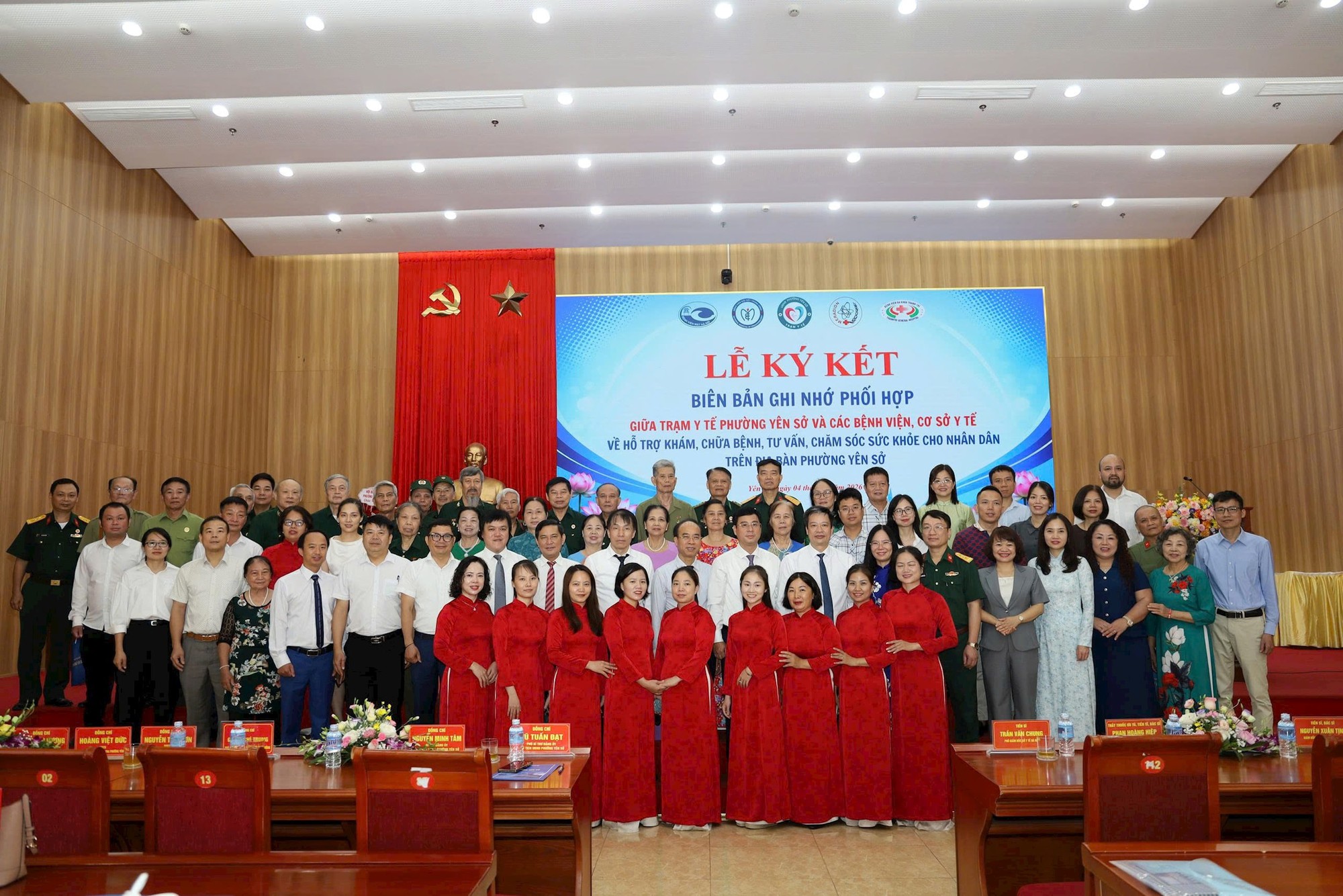 Phường Yên Sở tổ chức Lễ ký kết Biên bản ghi nhớ phối hợp giữa Trạm Y tế phường Yên Sở và các bệnh viện, cơ sở y tế về hỗ trợ khám, chữa bệnh, tư vấn và chăm sóc sức khỏe cho Nhân dân trên địa bàn- Ảnh 7.
