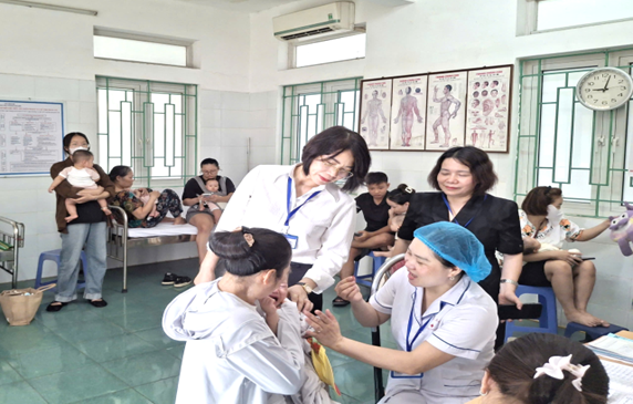 BAN VĂN HÓA - XÃ HỘI HĐND PHƯỜNG VIỆT HƯNG Khảo sát công tác quản lý và sử dụng các điểm y tế trên địa bàn phường - Ảnh 3.