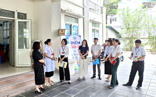 BAN VĂN HÓA - XÃ HỘI HĐND PHƯỜNG VIỆT HƯNG Khảo sát công tác quản lý và sử dụng các điểm y tế trên địa bàn phường