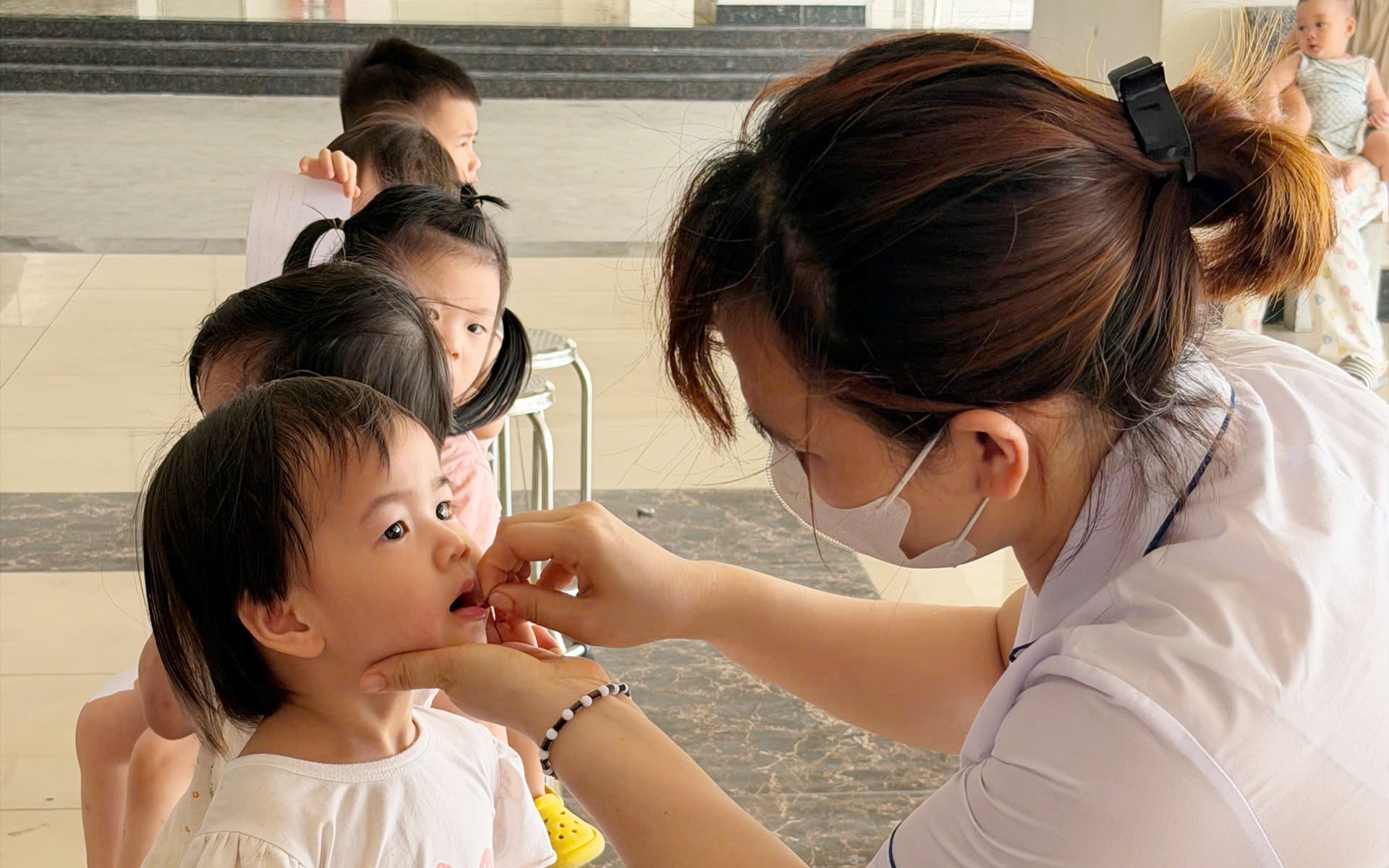 Trên 99,8% trẻ em trên địa bàn phường Yên Nghĩa được bổ sung VitaminA đượt 1 năm 2026