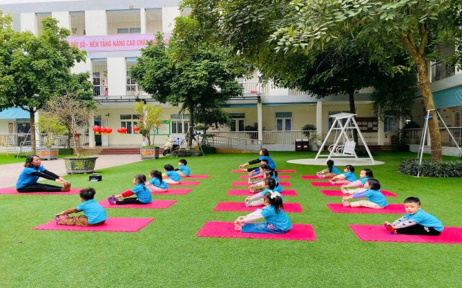 TRƯỜNG MẦM NON LĨNH NAM TỔ CHỨC HOẠT ĐỘNG YOGA NHẰM PHÁT TRIỂN TOÀN DIỆN CHO TRẺ- Ảnh 1.