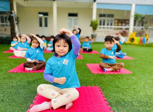 TRƯỜNG MẦM NON LĨNH NAM TỔ CHỨC HOẠT ĐỘNG YOGA NHẰM PHÁT TRIỂN TOÀN DIỆN CHO TRẺ- Ảnh 2.