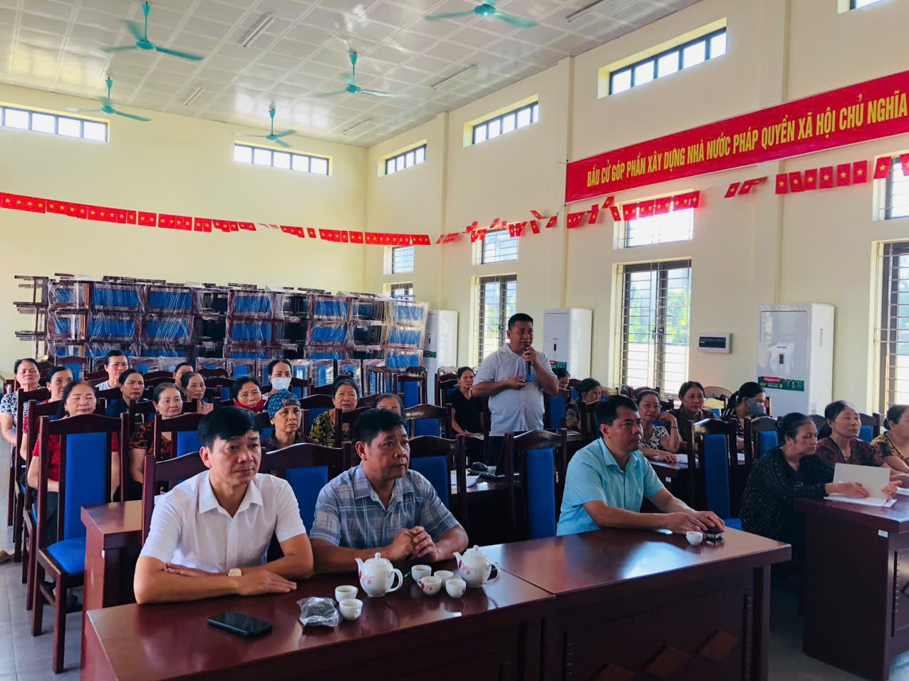Hội Nông dân xã Hồng Sơn phối hợp Trung tâm Khuyến nông Hà Nội  tập huấn canh tác lúa bền vững và kỹ thuật thâm canh lúa chất lượng cao- Ảnh 1.