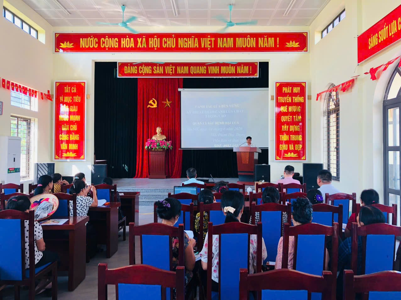 Hội Nông dân xã Hồng Sơn phối hợp Trung tâm Khuyến nông Hà Nội  tập huấn canh tác lúa bền vững và kỹ thuật thâm canh lúa chất lượng cao- Ảnh 3.