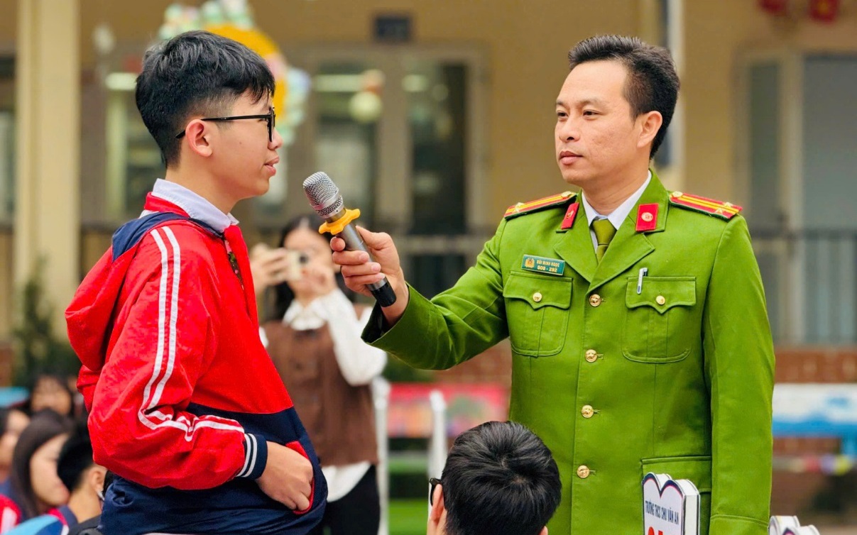 Công an phường Yên Sở đẩy mạnh tuyên truyền phòng, chống lừa đảo trên không gian mạng