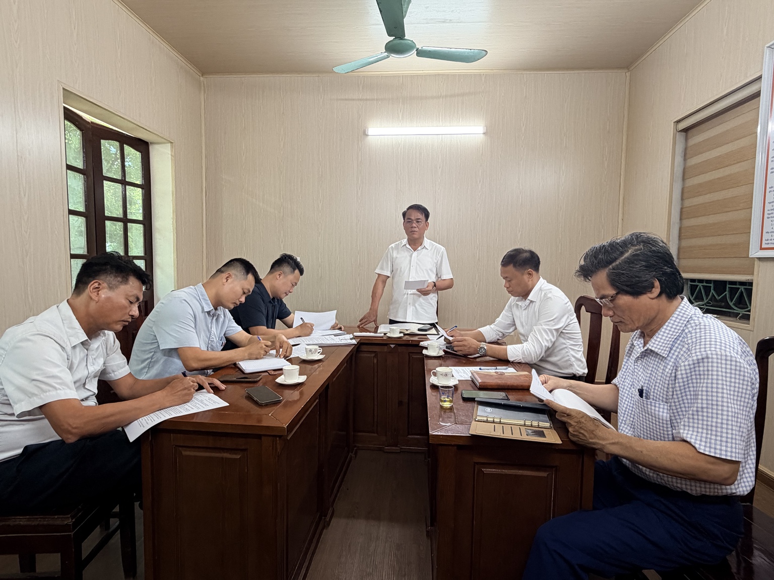 XÃ TRẦN PHÚ TUYÊN TRUYỀN, VẬN ĐỘNG 02 HỘ DÂN TỰ GIÁC THÁO DỠ CÔNG TRÌNH XÂY DỰNG VI PHẠM- Ảnh 1.