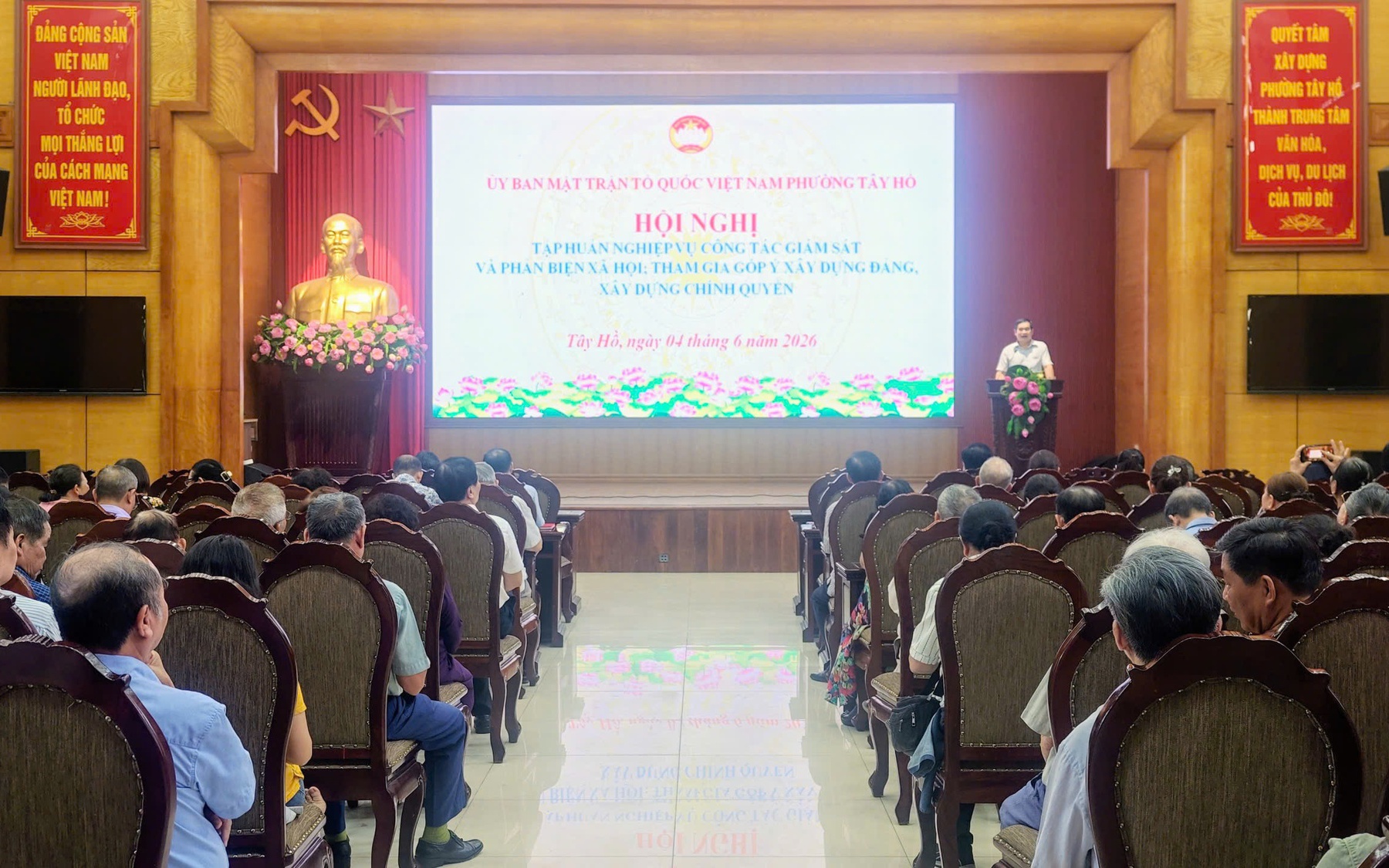UBND phường Tây Hồ tổ chức Hội nghị tập huấn nghiệp vụ công tác giám sát và phản biện xã hội; tham gia góp ý xây dựng Đảng, xây dựng chính quyền.