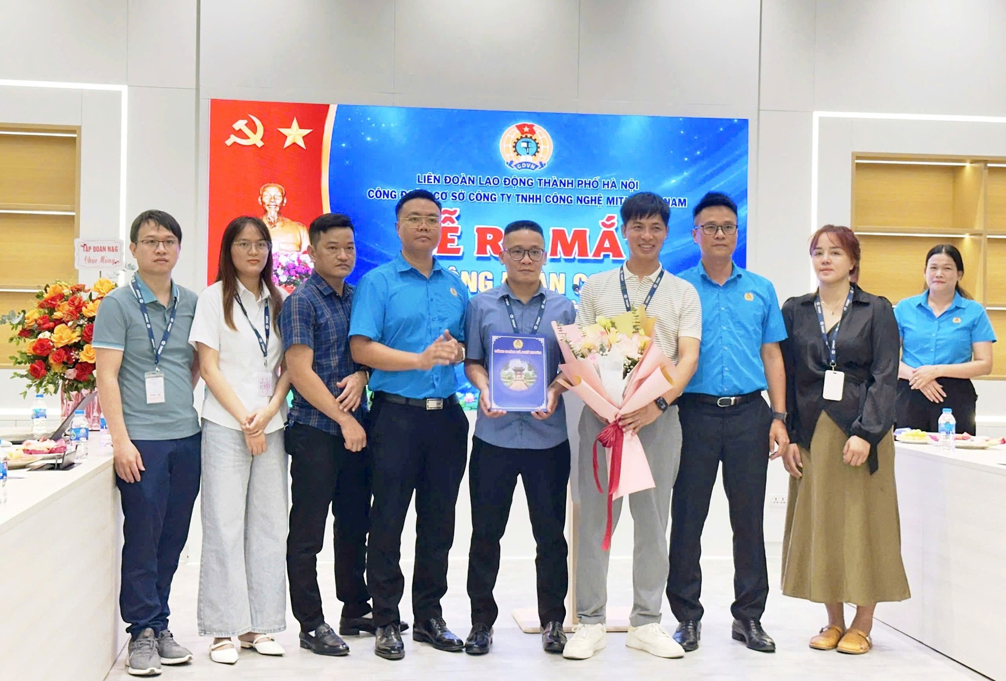 Công đoàn xã Phú Xuyên kết nạp 144 đoàn viên tại Khu công nghiệp Hanssip- Ảnh 1.
