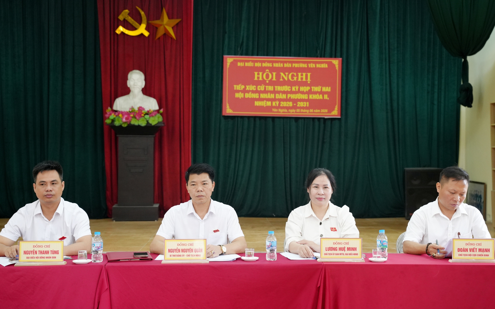 Đồng chí Bí thư Đảng ủy, Chủ tịch HĐND phường và các thành viên tổ đại biểu số 7 HĐND phường Yên Nghĩa tiếp xúc cử tri trước kỳ họp thứ Hai, HĐND phường Khóa II, nhiệm kỳ 2026 - 2031