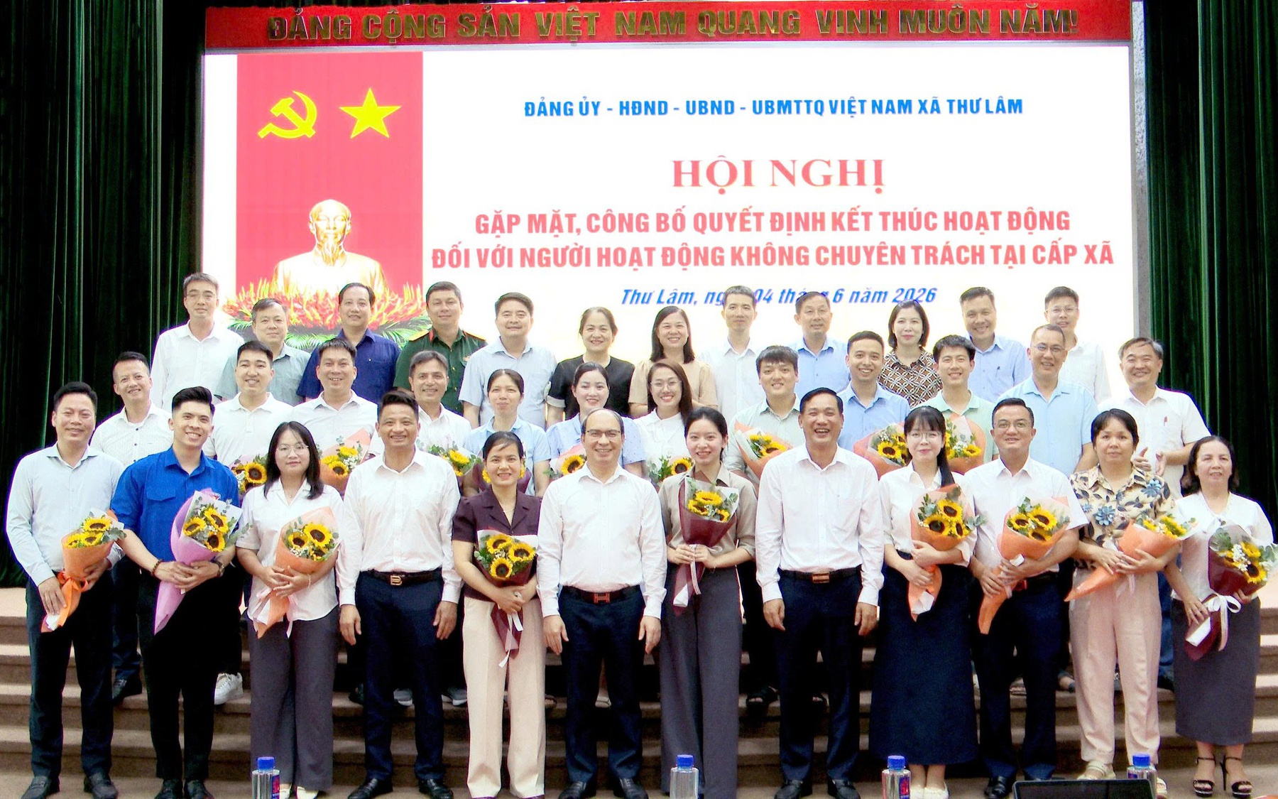 XÃ THƯ LÂM TỔ CHỨC HỘI NGHỊ CÔNG BỐ QUYẾT ĐỊNH KẾT THÚC HOẠT ĐỘNG ĐỐI VỚI NGƯỜI HOẠT ĐỘNG KHÔNG CHUYÊN TRÁCH CẤP XÃ 