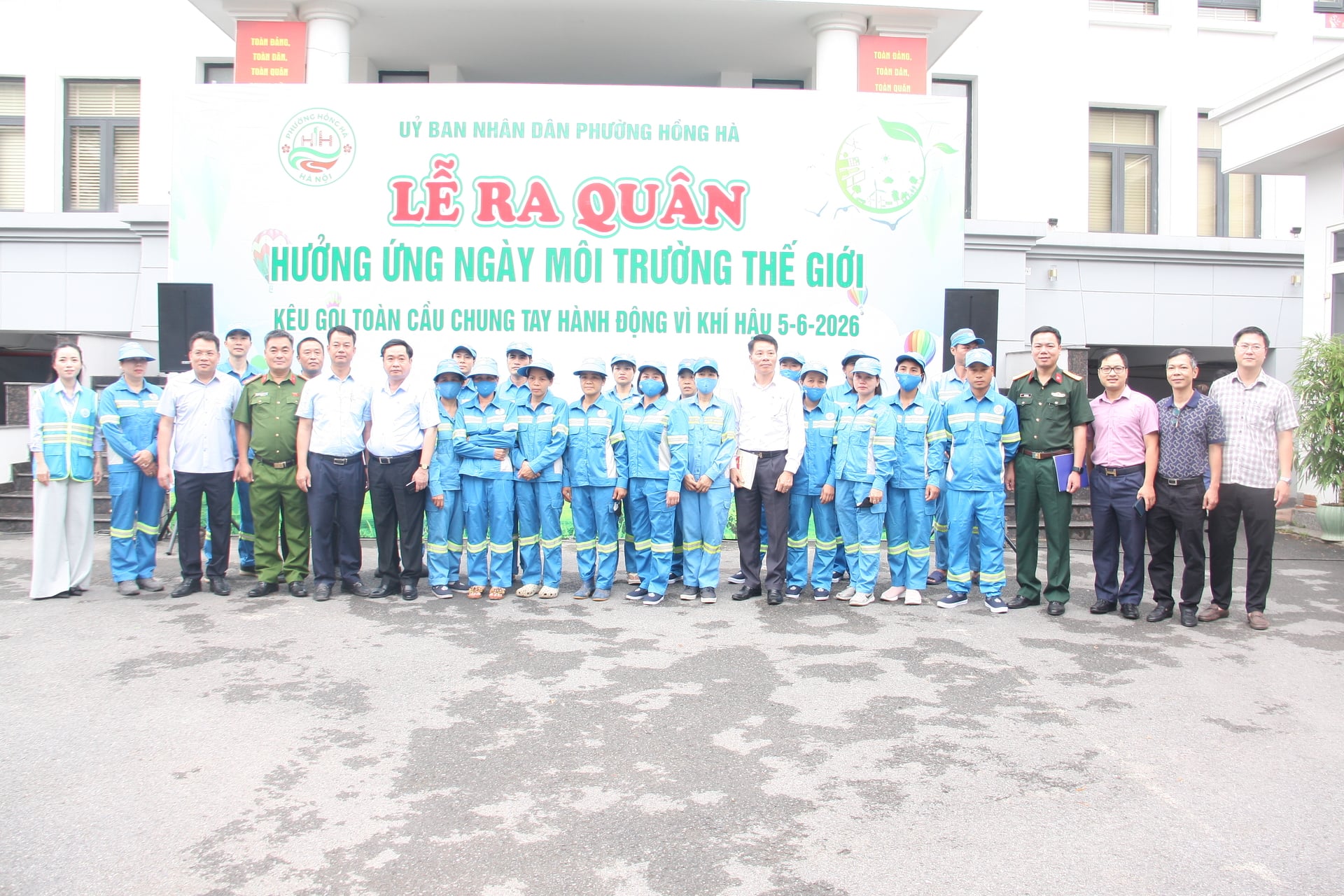 Phường Hồng Hà ra quân hưởng ứng Ngày Môi trường thế giới- Ảnh 4.