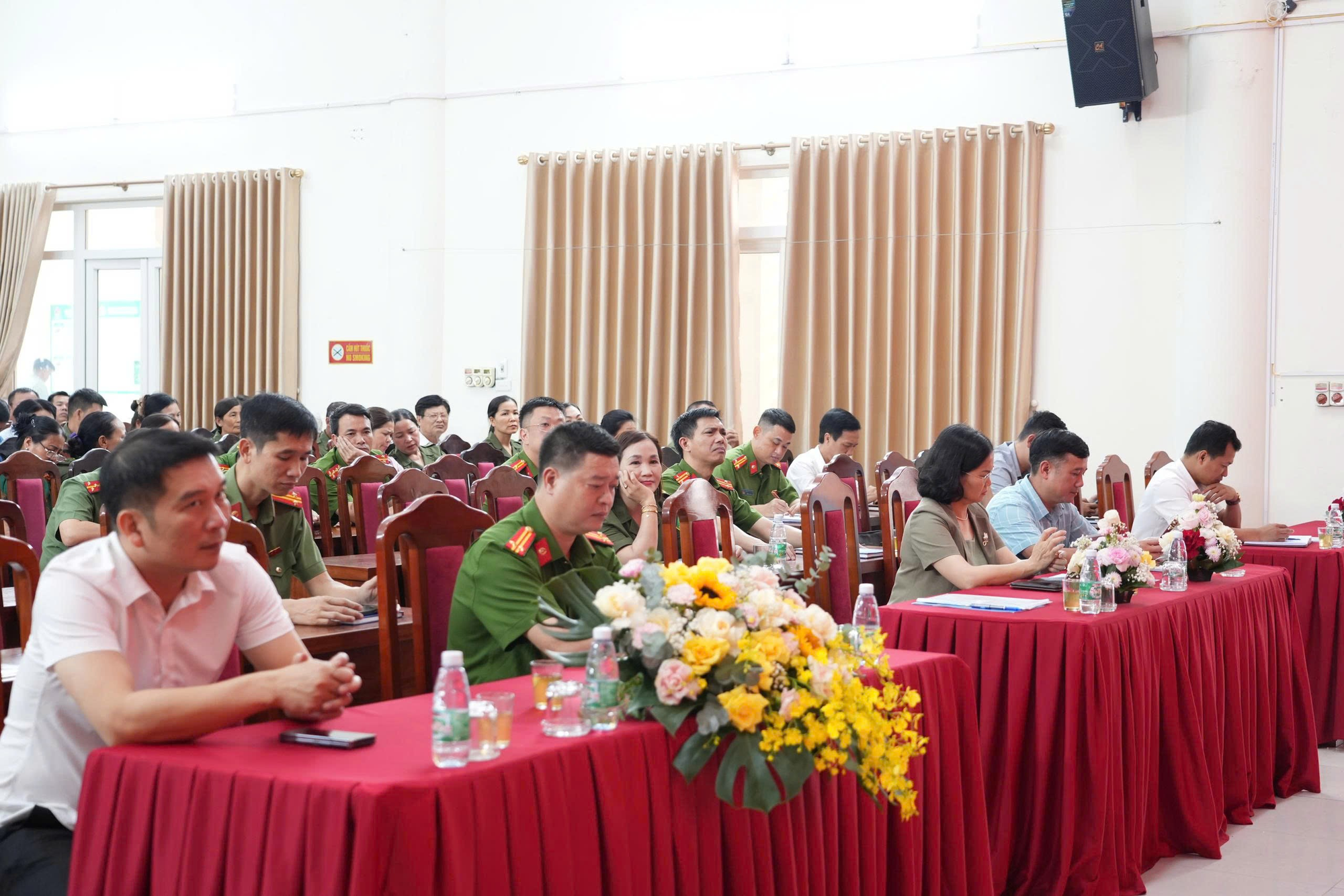 Hội nghị Ra mắt, triển khai 2 mô hình “Thôn, cụm dân cư Ba Nhất” và “Giao ban công tác an ninh định kỳ tại các thôn, cụm dân cư” trên địa bàn xã.- Ảnh 1.