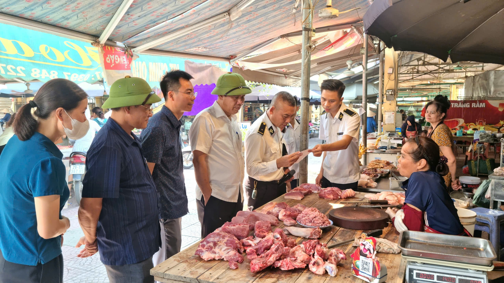 Đoàn kiểm tra số 3 của Sở Nông nghiệp và Môi trường Hà Nội kiểm tra công tác kiểm soát giết mổ động vật tại Hoài Đức- Ảnh 2.