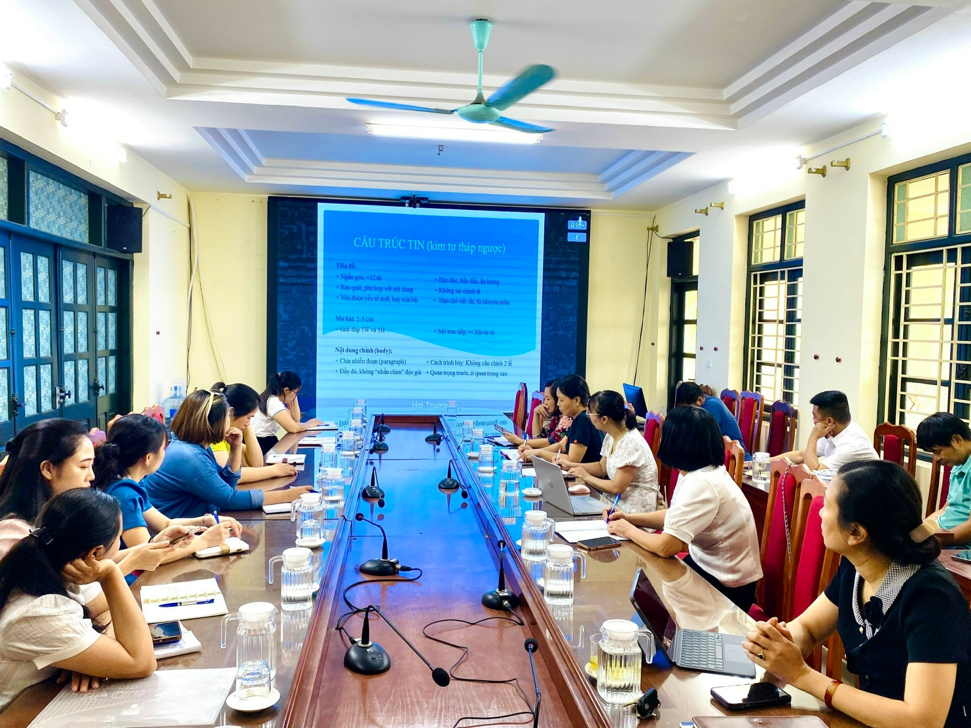 Hội nghị trực tuyến tập huấn nâng cao kỹ năng viết, biên tập tin, bài trên Cổng/Trang Thông tin điện tử- Ảnh 3.