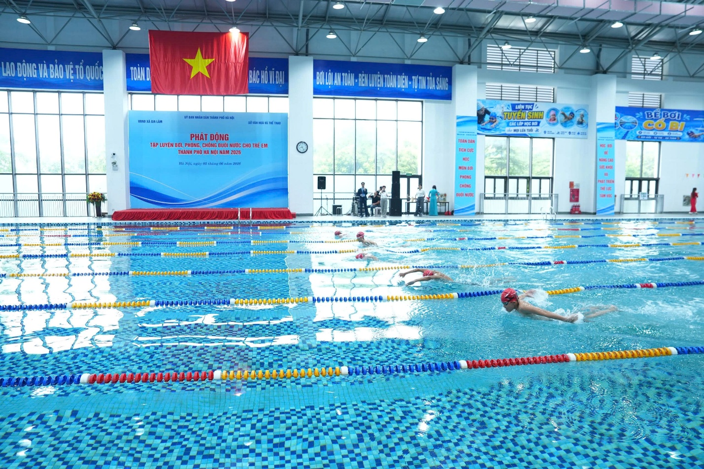 Hà Nội phát động toàn dân tập luyện môn bơi, phòng chống đuối nước cho trẻ em năm 2026 và khai trương bể bơi Cổ Bi- Ảnh 6.