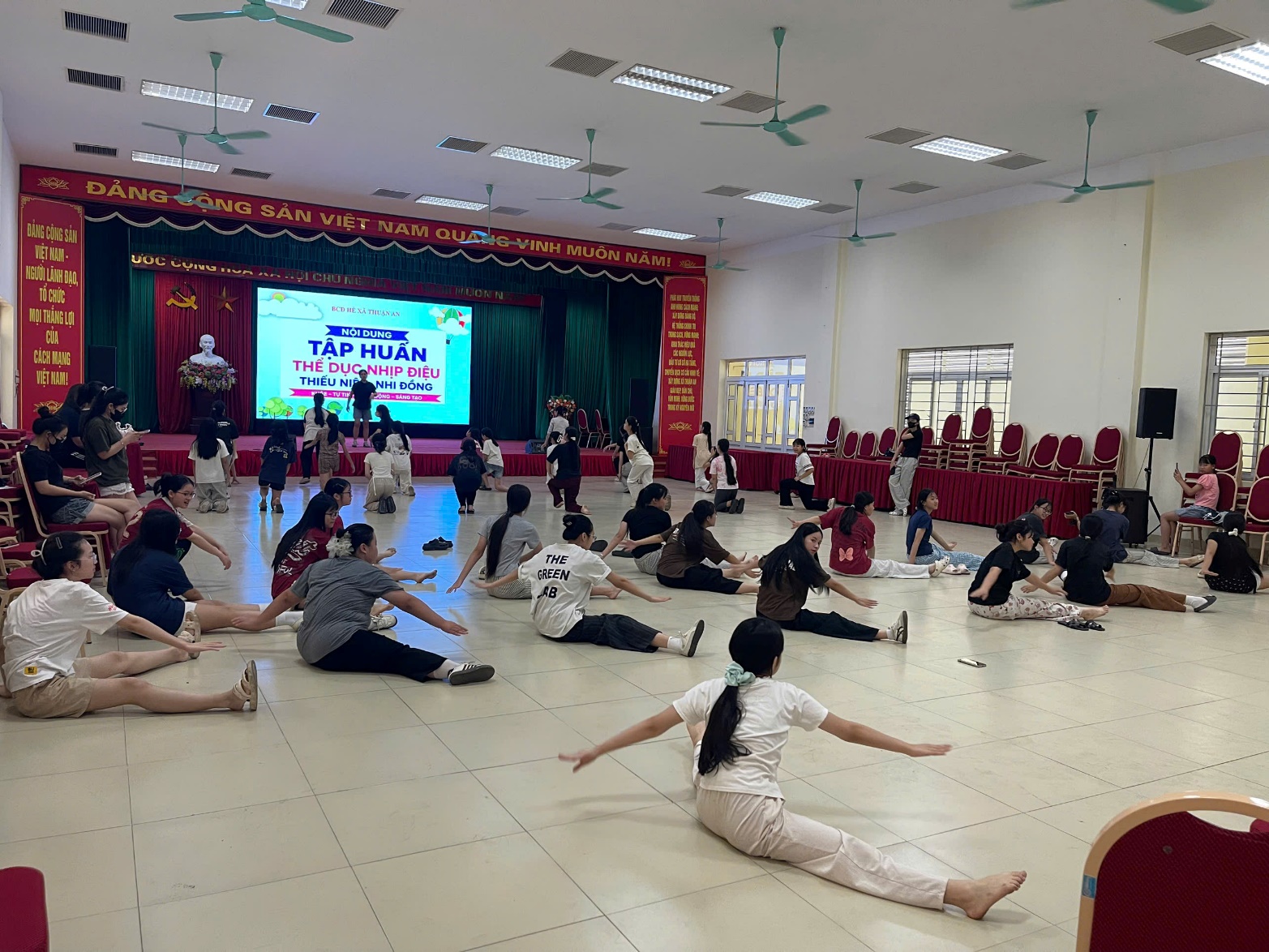 Tập huấn nội dung Thể dục nhịp điệu thiếu niên, nhi đồng hè 2026- Ảnh 1.