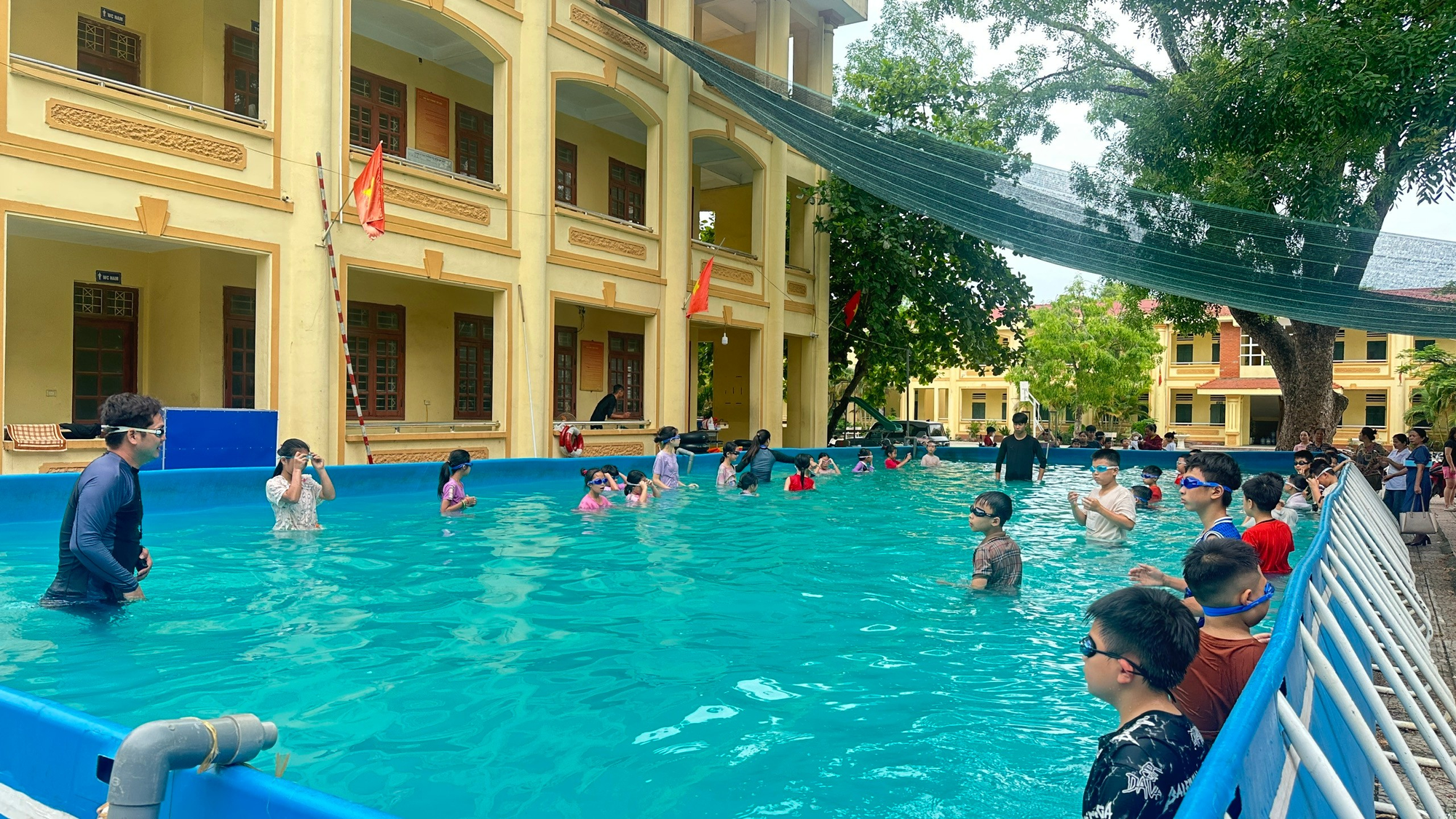 Hồng Sơn khai mạc lớp phổ cập bơi phòng, chống đuối nước, tai nạn thương tích cho trẻ em hè năm 2026- Ảnh 3.