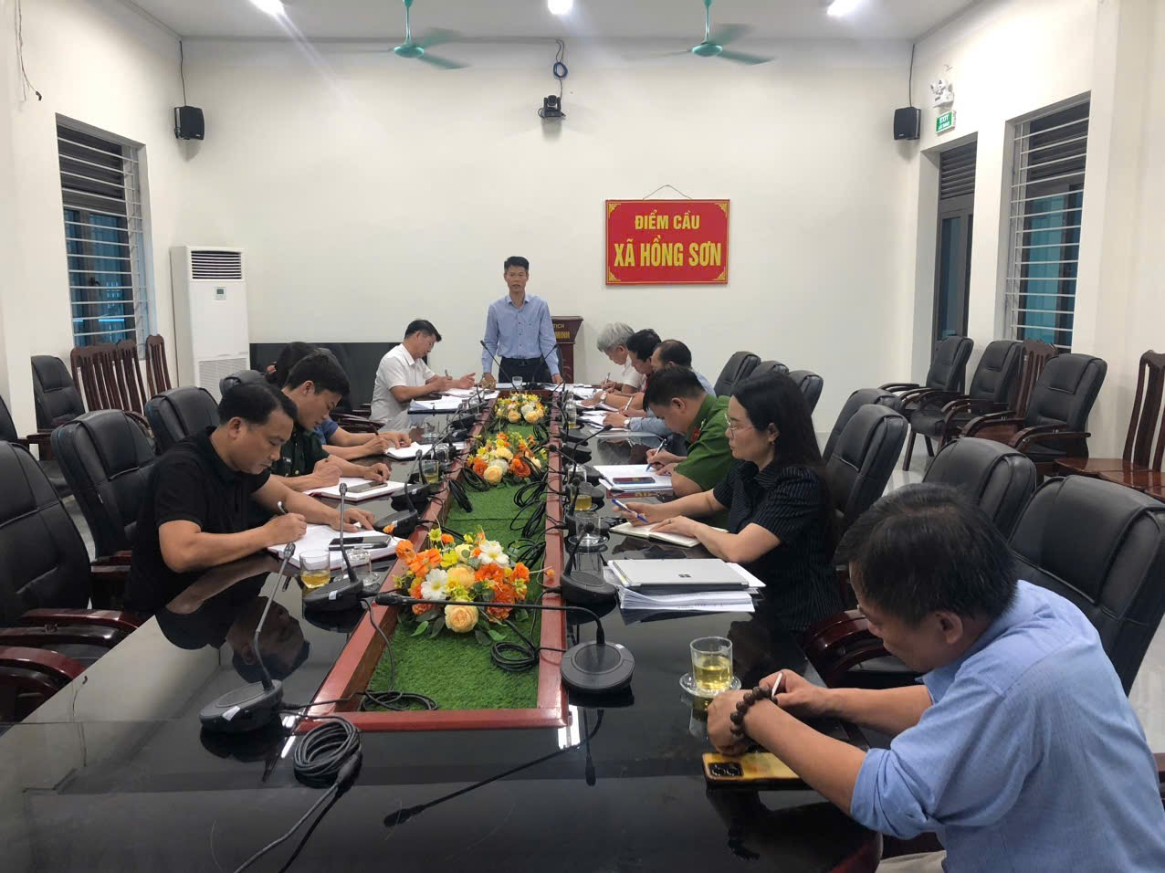 UBND xã Hồng Sơn giao ban đánh giá kết quả thực hiện nhiệm vụ tháng 5, triển khai nhiệm vụ trọng tâm tháng 6 năm 2026- Ảnh 1.
