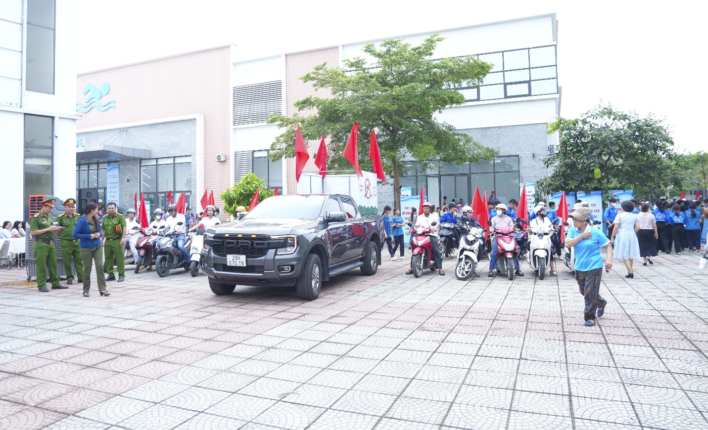 Xã Gia Lâm chung tay hành động vì môi trường xanh - sạch - đẹp- Ảnh 4.