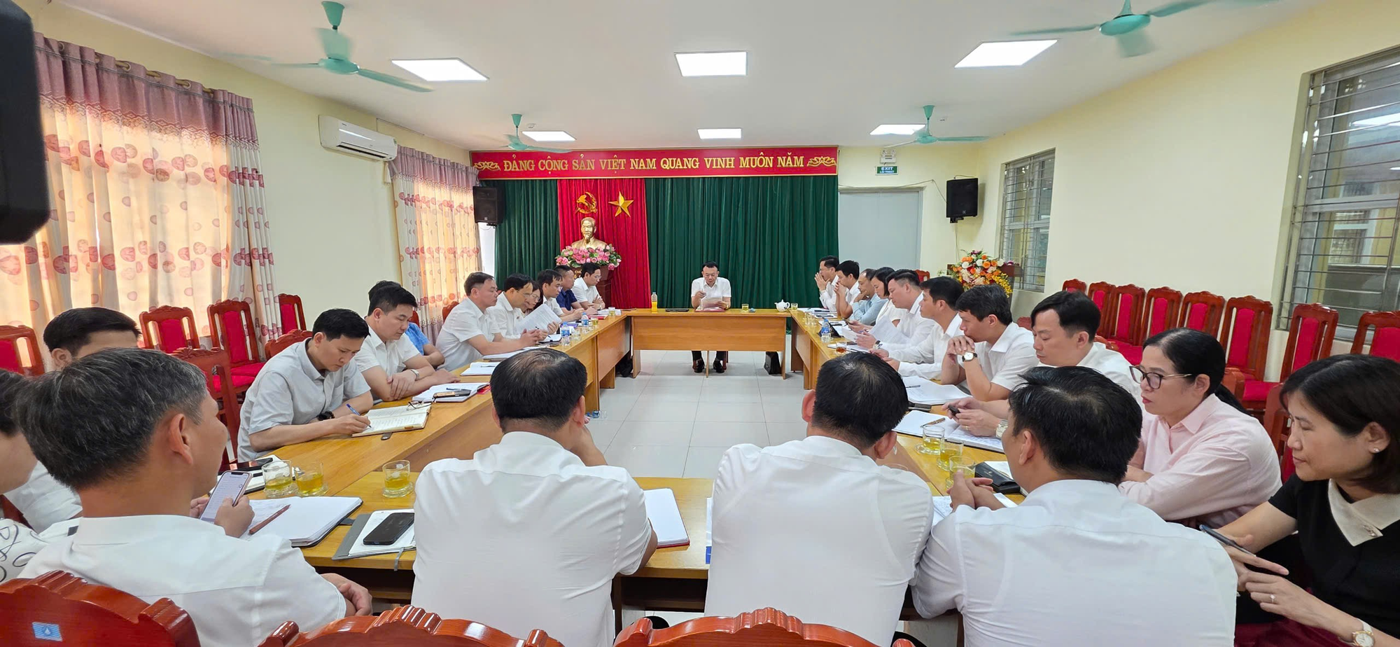 Ban Chấp hành Đảng bộ xã Hát Môn Hội nghị cho ý kiến về Đề án sáp nhập các thôn trên địa bàn xã- Ảnh 1.