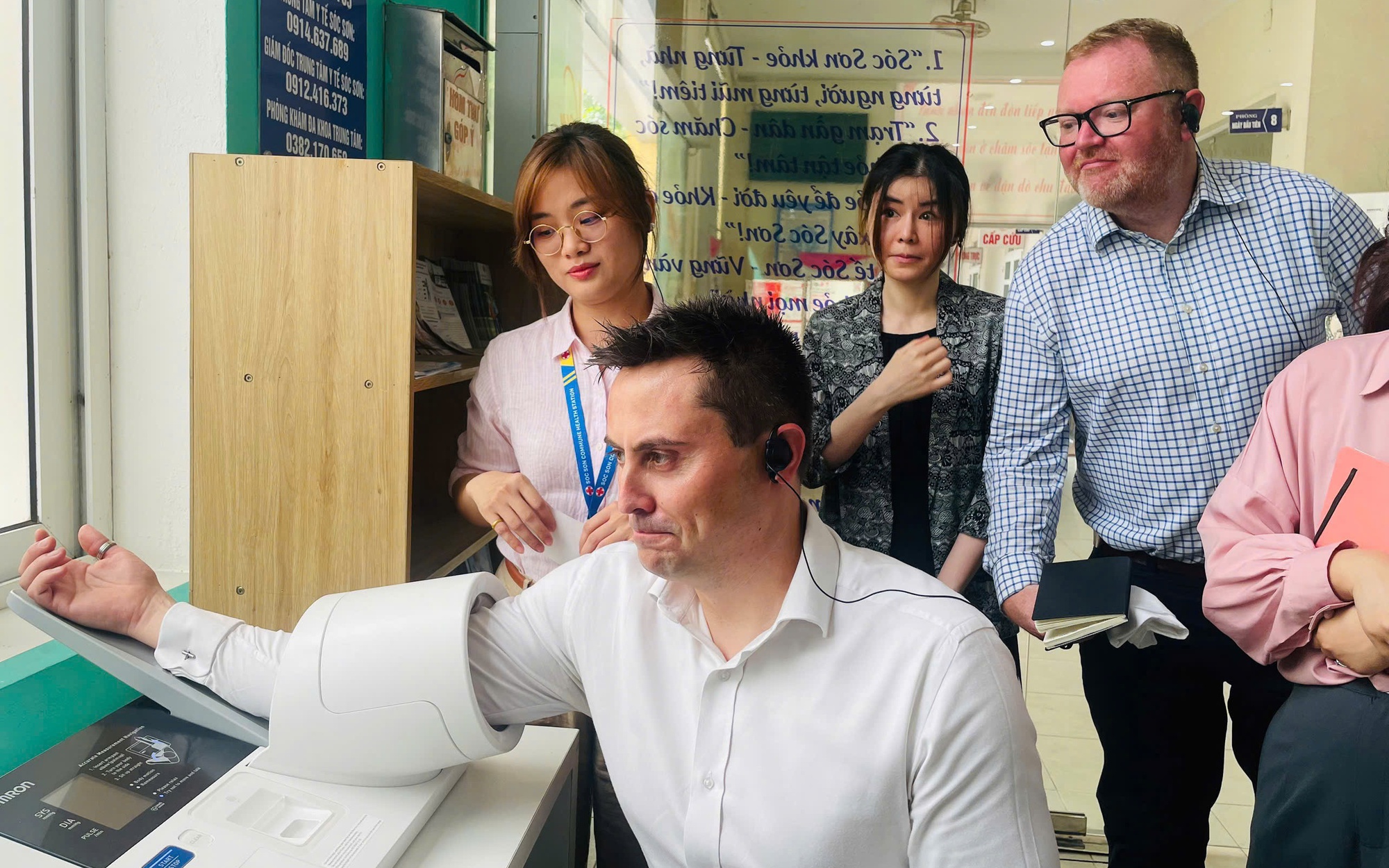ĐOÀN CÔNG TÁC HỘI TIN HỌC Y TẾ VIỆT NAM VÀ CHUYÊN GIA THE PHOENIX PARTNERSHIP (VƯƠNG QUỐC ANH) KHẢO SÁT, LÀM VIỆC VỀ TRIỂN KHAI HỒ SƠ BỆNH ÁN ĐIỆN TỬ TẠI TRẠM Y TẾ XÃ SÓC SƠN