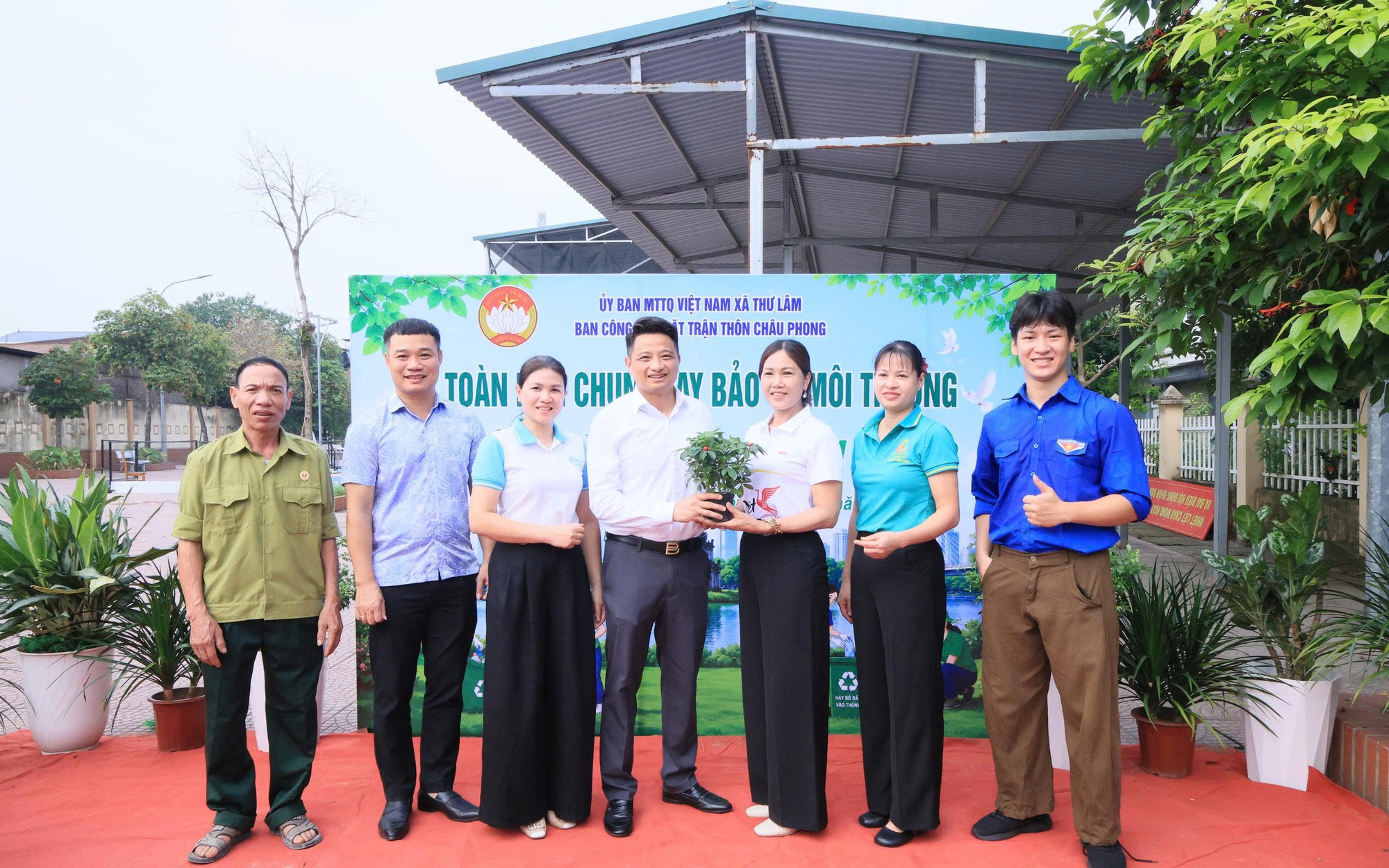 UB MTTQ Việt Nam xã Thư Lâm tổ chức Lễ ra quân phát động Phong trào Toàn dân chung tay bảo vệ môi trường, vì Thủ đô xanh sạch đẹp với chủ đề “ Chung tay hành động vì không khí sạch và giao thông xanh”