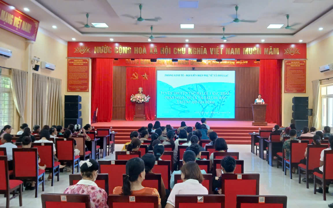 Hòa Lạc: Tuyên truyền tác hại của rác thải; hướng dẫn phân loại, xử lý, tái chế rác thải tại hộ gia đình