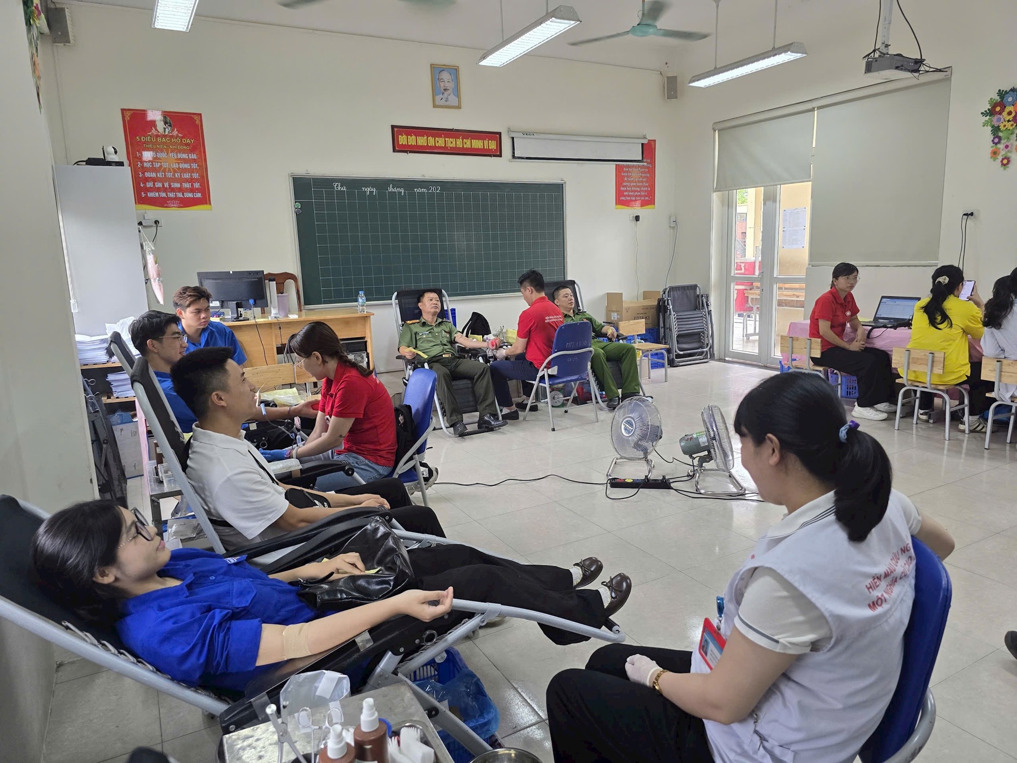 Những giọt máu hồng lan tỏa tinh thần nhân ái ở Thượng Cát- Ảnh 1.