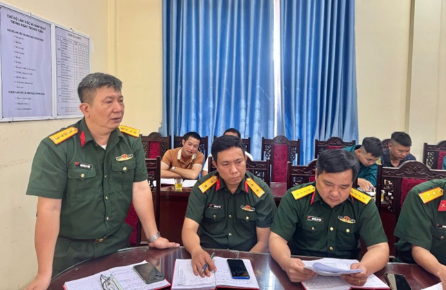Đồng chí Nguyễn Thanh Bình - Bí thư Đảng uỷ, Chủ tịch HĐND xã chủ trì Hội nghị ra Nghị quyết lãnh đạo thực hiện nhiệm vụ tháng 6 năm 2026 của Chi bộ Quân sự xã- Ảnh 5.