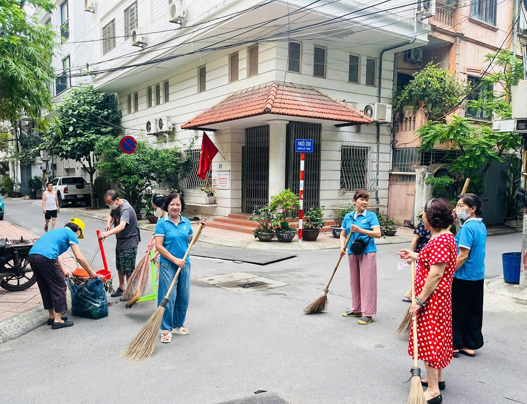 Phường Phương Liệt: Tổ chức thành công Lễ phát động và ra quân “Toàn dân chung tay bảo vệ môi trường, vì Thủ đô xanh - sạch - đẹp”- Ảnh 10.