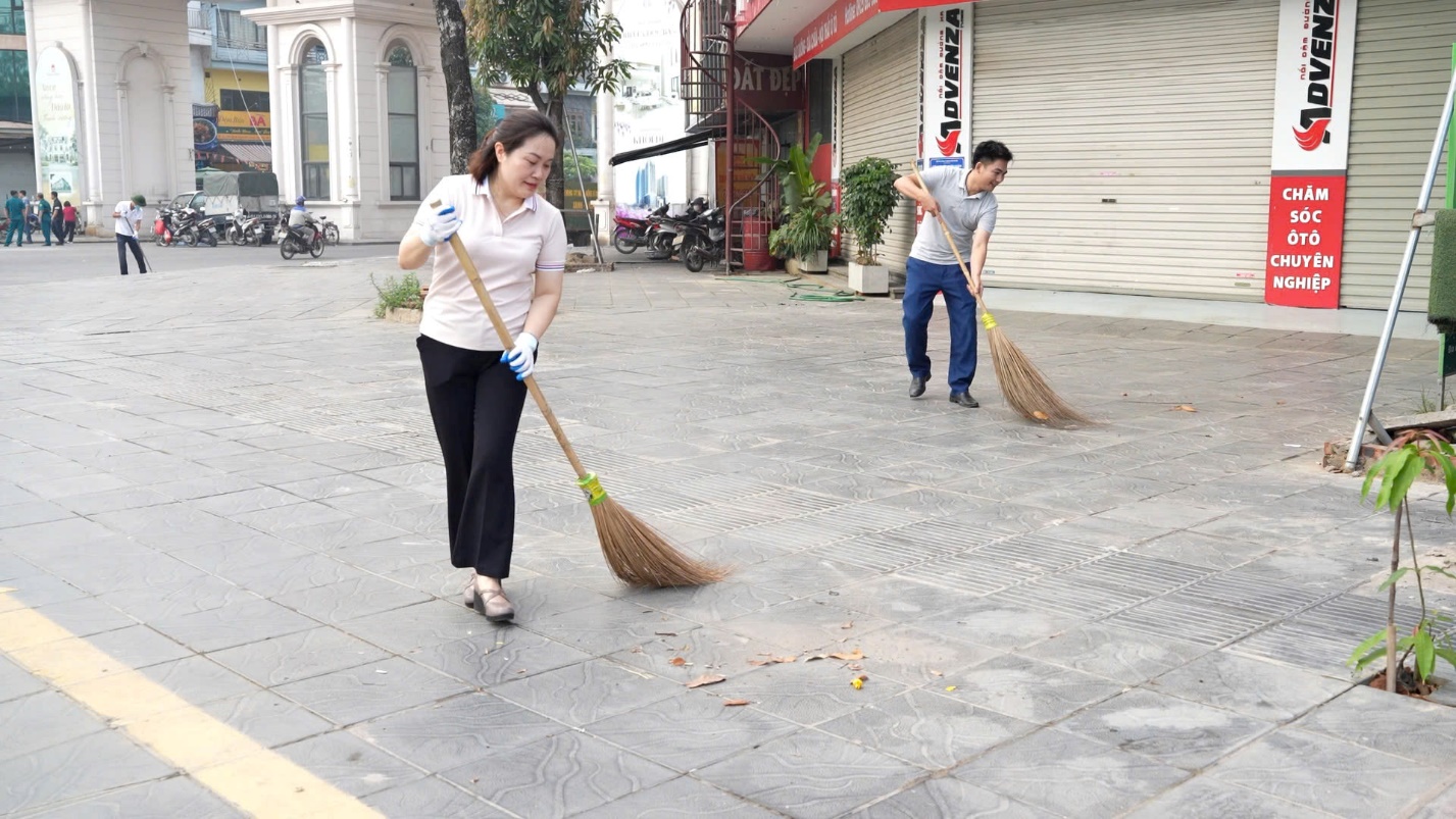 Hoài Đức đồng loạt ra quân tổng vệ sinh hướng tới chuyển từ “nhận thức” thành “hành động” vì môi trường Thủ đô- Ảnh 3.