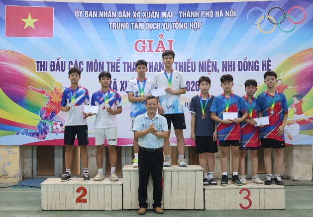 C:\Users\Admin\Desktop\cau long bong da\trao giai 5.JPG