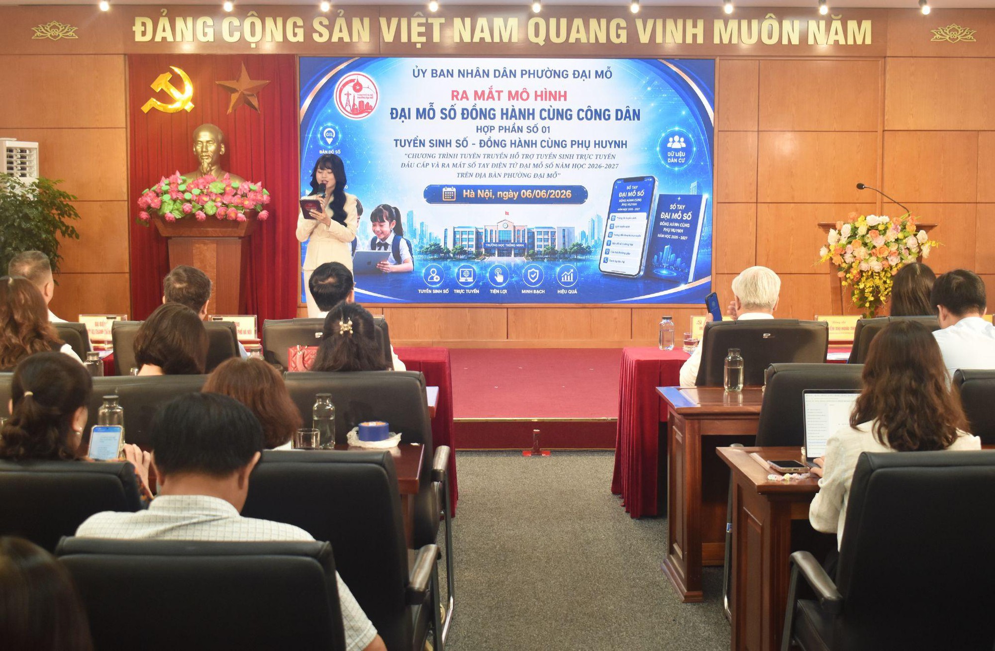 Phường Đại Mỗ đẩy mạnh công tác chuyển đổi số, ra mắt Sổ tay điện tử Đại Mỗ số hỗ trợ công tác tuyển sinh đầu cấp năm học 2026 - 2027- Ảnh 1.