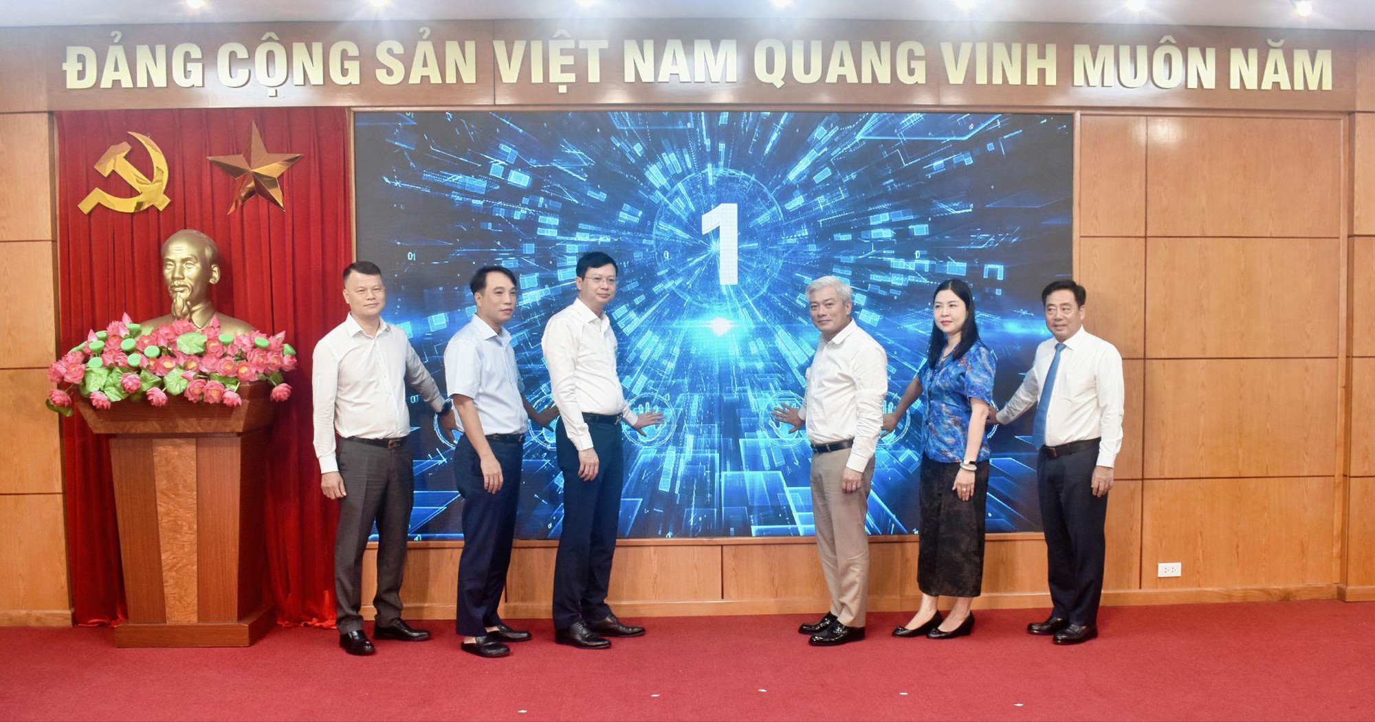 Phường Đại Mỗ đẩy mạnh công tác chuyển đổi số, ra mắt Sổ tay điện tử Đại Mỗ số hỗ trợ công tác tuyển sinh đầu cấp năm học 2026 - 2027- Ảnh 3.