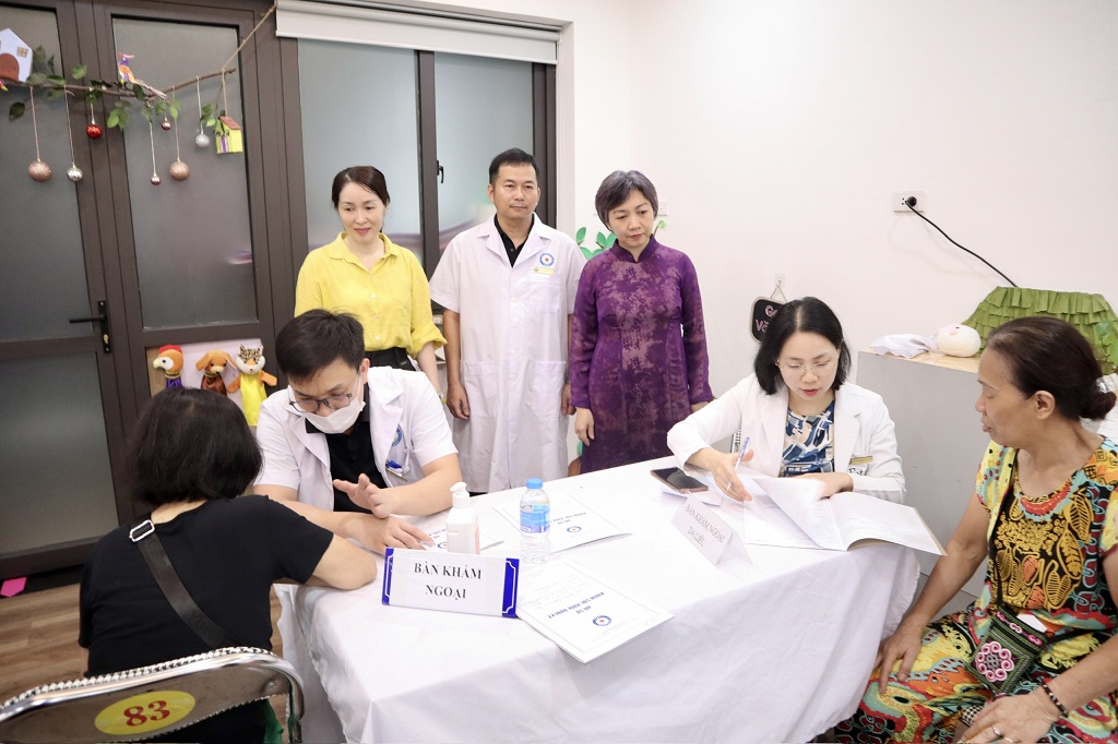 PHƯỜNG PHƯƠNG LIỆT TỔ CHỨC KHÁM, TƯ VẤN SỨC KHỎE CHO NGƯỜI CAO TUỔI, NGƯỜI KHUYẾT TẬT NĂM 2026- Ảnh 1.