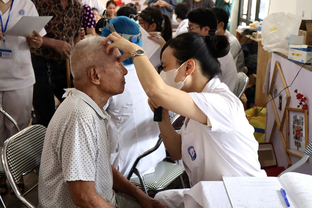 PHƯỜNG PHƯƠNG LIỆT TỔ CHỨC KHÁM, TƯ VẤN SỨC KHỎE CHO NGƯỜI CAO TUỔI, NGƯỜI KHUYẾT TẬT NĂM 2026- Ảnh 5.