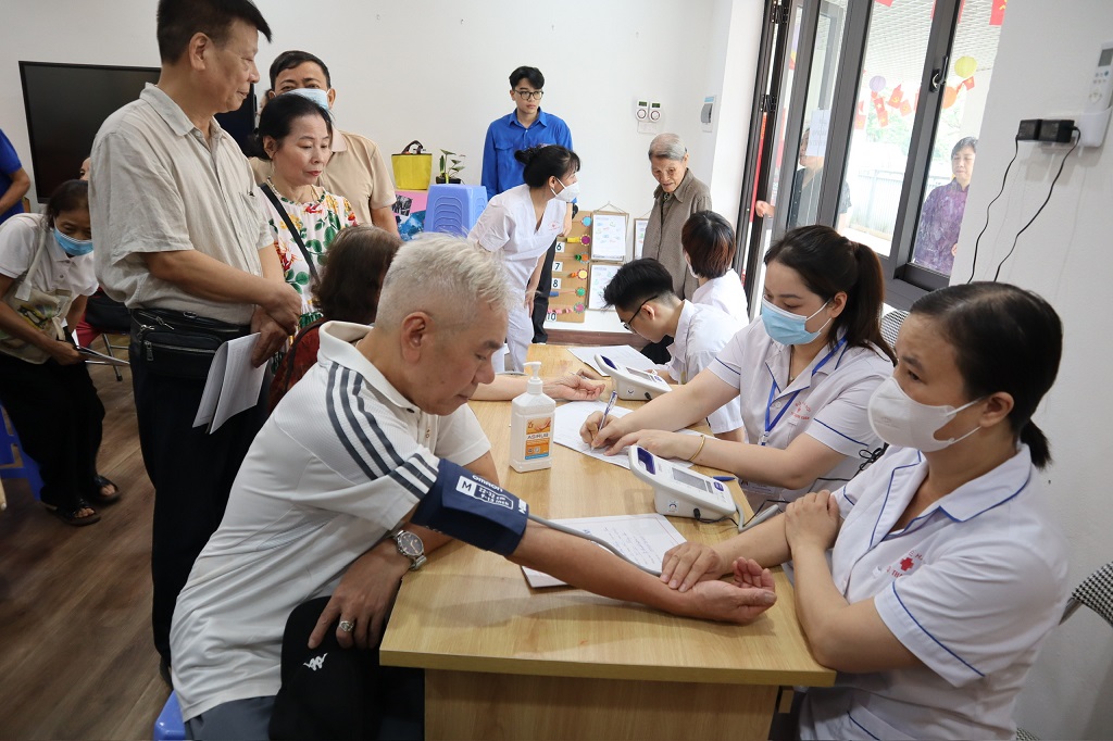 PHƯỜNG PHƯƠNG LIỆT TỔ CHỨC KHÁM, TƯ VẤN SỨC KHỎE CHO NGƯỜI CAO TUỔI, NGƯỜI KHUYẾT TẬT NĂM 2026- Ảnh 7.