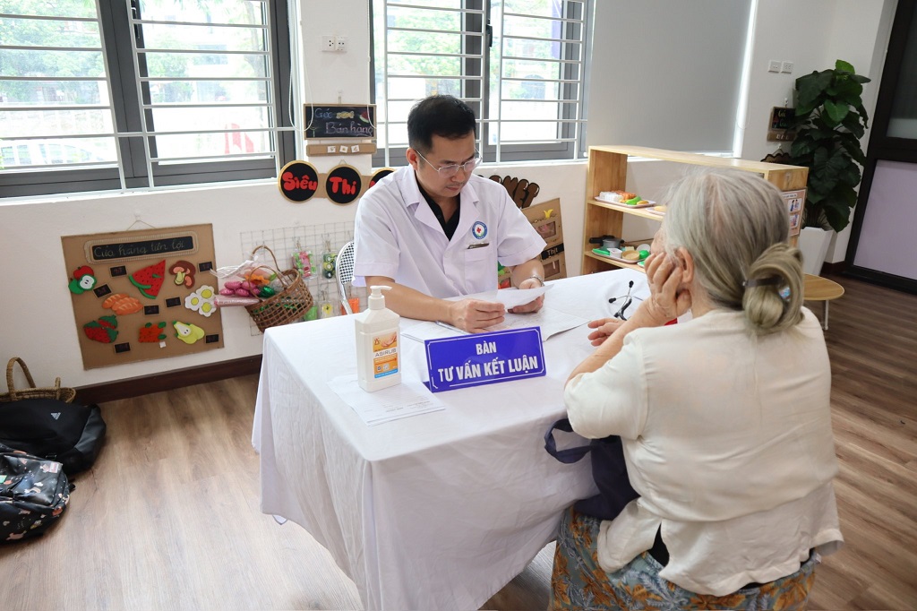 PHƯỜNG PHƯƠNG LIỆT TỔ CHỨC KHÁM, TƯ VẤN SỨC KHỎE CHO NGƯỜI CAO TUỔI, NGƯỜI KHUYẾT TẬT NĂM 2026- Ảnh 8.