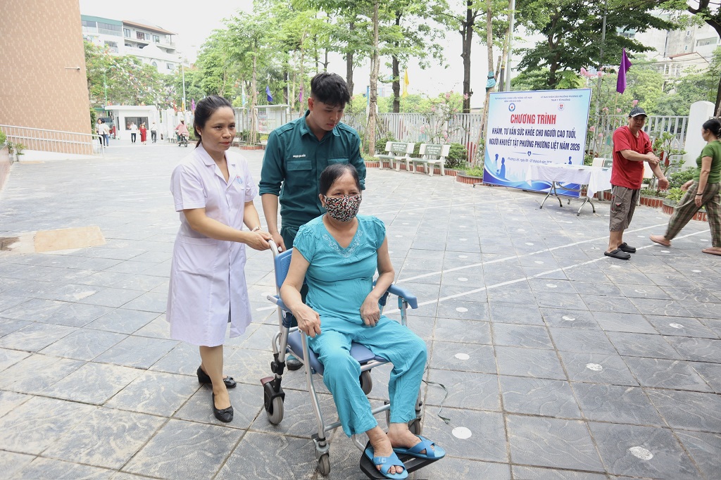 PHƯỜNG PHƯƠNG LIỆT TỔ CHỨC KHÁM, TƯ VẤN SỨC KHỎE CHO NGƯỜI CAO TUỔI, NGƯỜI KHUYẾT TẬT NĂM 2026- Ảnh 9.