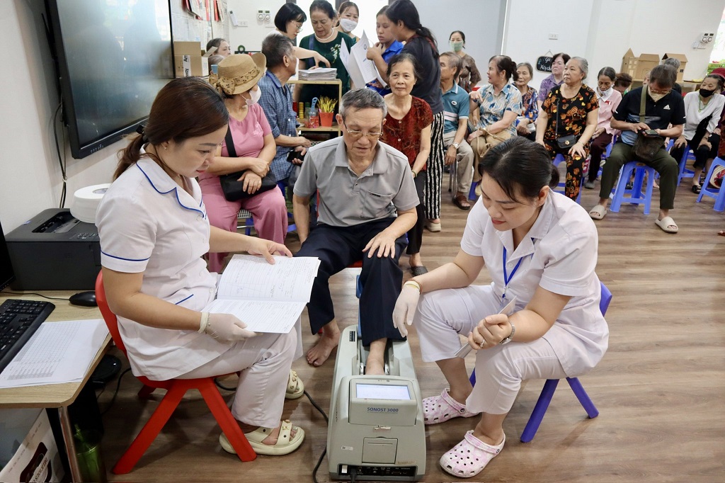 PHƯỜNG PHƯƠNG LIỆT TỔ CHỨC KHÁM, TƯ VẤN SỨC KHỎE CHO NGƯỜI CAO TUỔI, NGƯỜI KHUYẾT TẬT NĂM 2026- Ảnh 10.