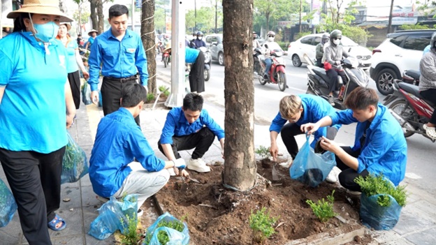 Hoài Đức đồng loạt ra quân tổng vệ sinh hướng tới chuyển từ “nhận thức” thành “hành động” vì môi trường Thủ đô- Ảnh 8.
