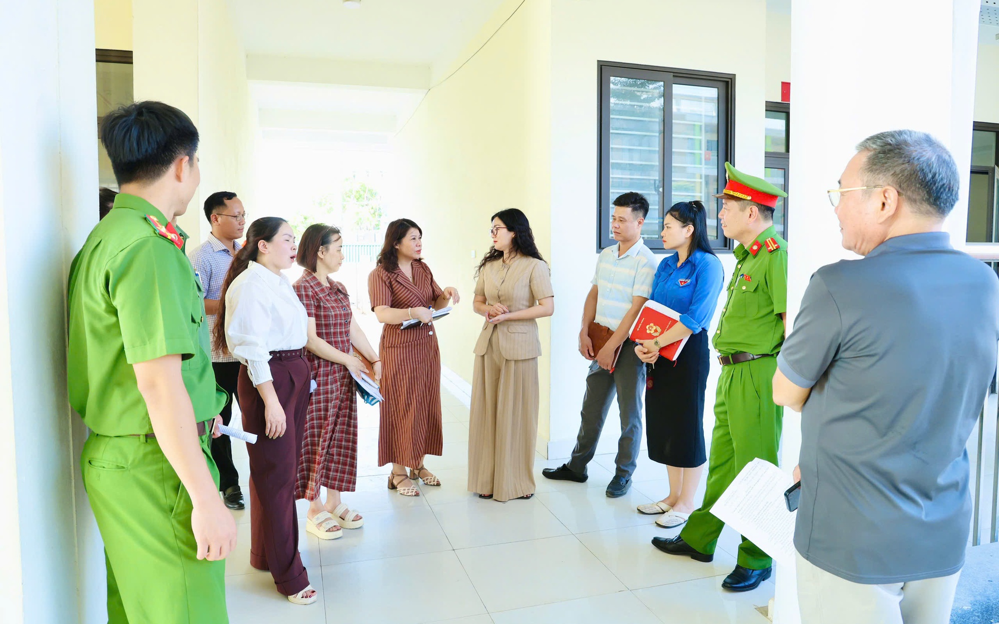 Tin truyền hình: Ban Chỉ đạo Kỳ thi tốt nghiệp THPT xã Phú Nghĩa năm 2026 kiểm tra công tác chuẩn bị tại Điểm thi Trường THCS Trung Hòa
