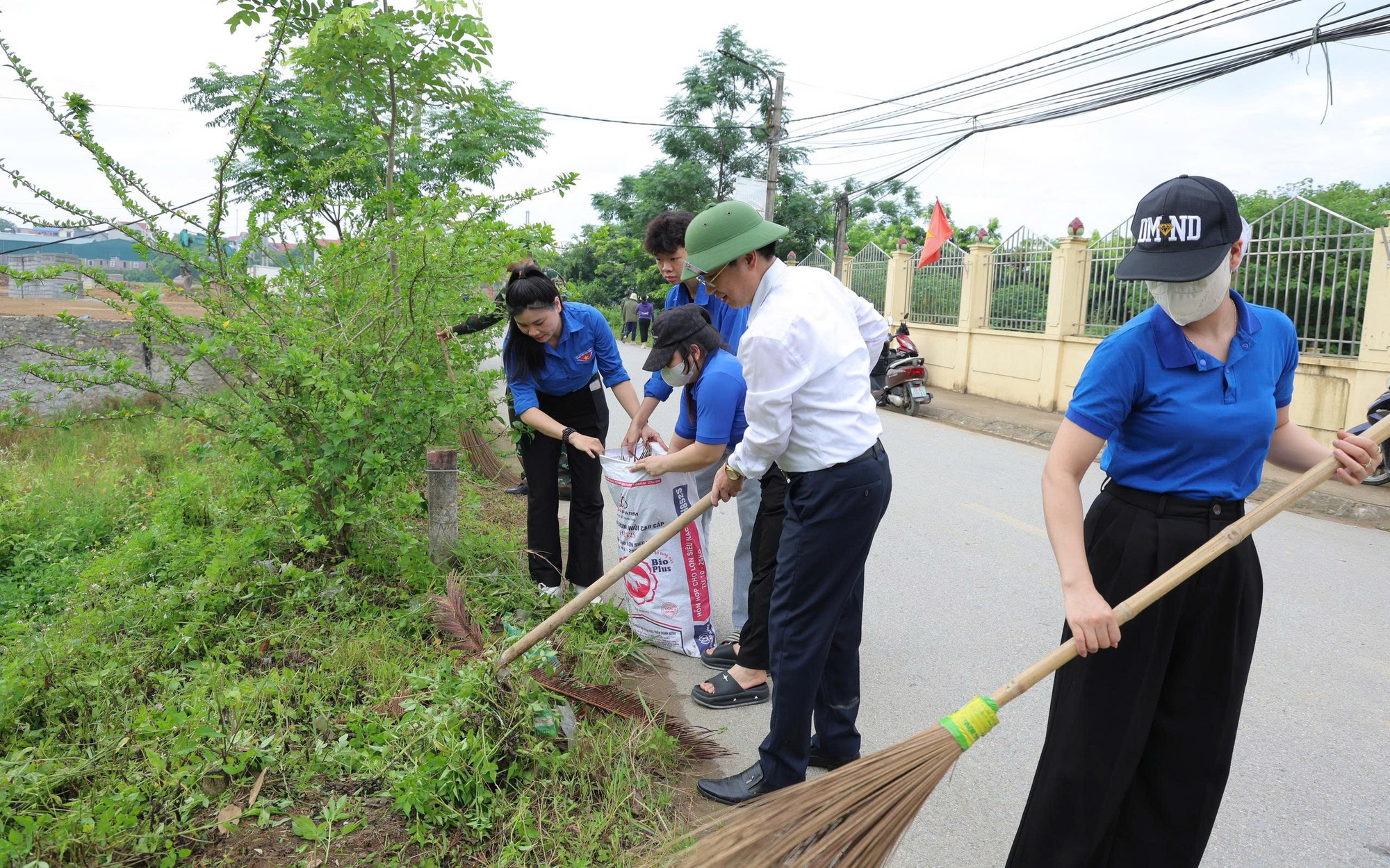 Phú Nghĩa ra quân hưởng ứng phong trào “Toàn dân chung tay bảo vệ môi trường, vì Thủ đô xanh - sạch - đẹp”