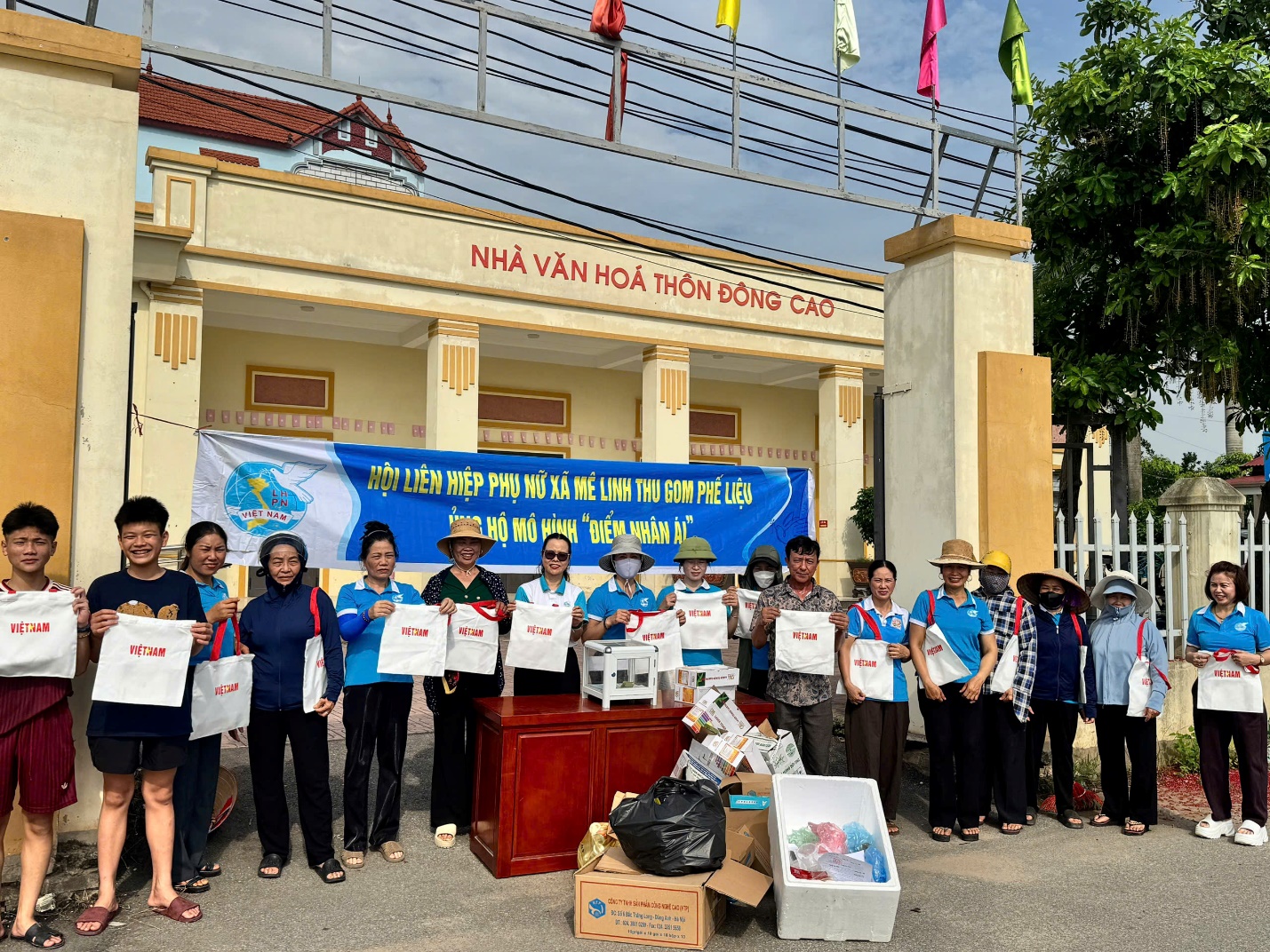 XÃ MÊ LINH TỔ CHỨC CHƯƠNG TRÌNH RA QUÂN HƯỞNG ỨNG PHONG TRÀO "TOÀN DÂN CHUNG TAY BẢO VỆ MÔI TRƯỜNG VÌ THỦ ĐÔ XANH - SẠCH - ĐẸP" VÀ HƯỞNG ỨNG NGÀY MÔI TRƯỜNG THẾ GIỚI- Ảnh 4.