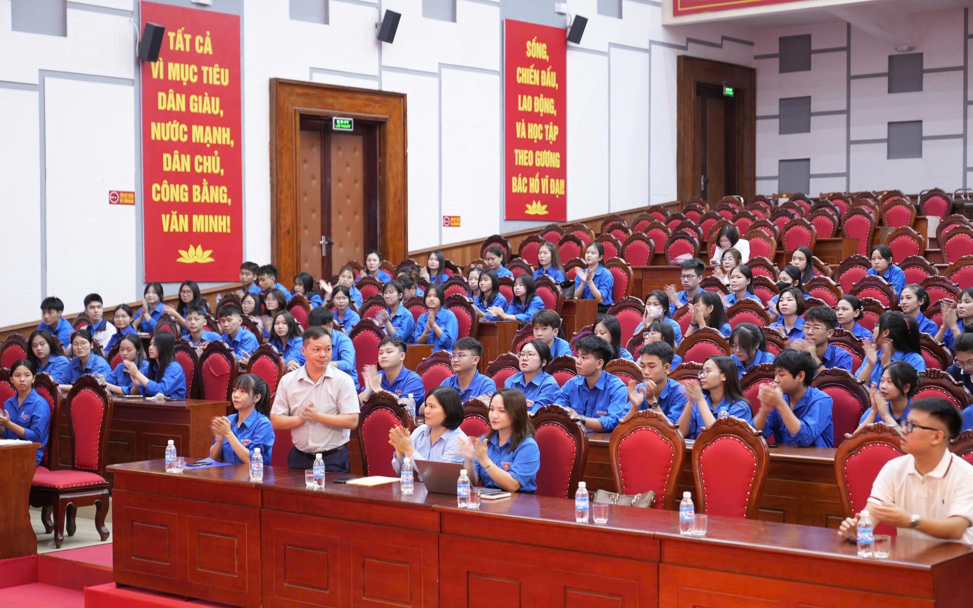 Tuổi trẻ hành chính công đồng hành cùng chuyển đổi số cộng đồng