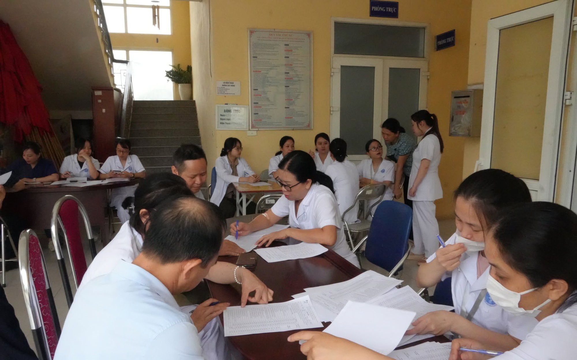 Phường Phú Diễn tổ chức khám sức khỏe định kỳ cho cán bộ, công chức, viên chức và người lao động