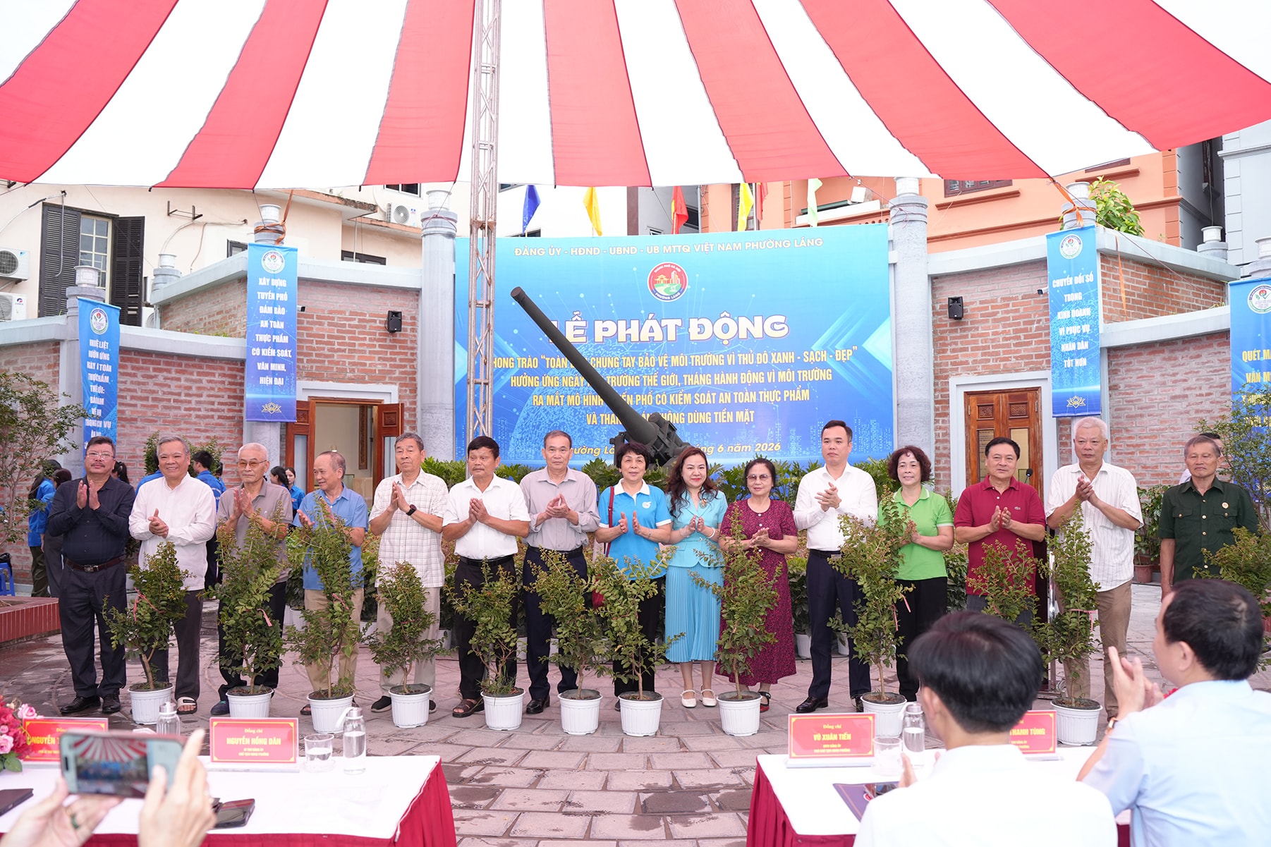 Phường Láng ra mắt mô hình tuyến phố an toàn thực phẩm và phát động bảo vệ môi trường- Ảnh 2.