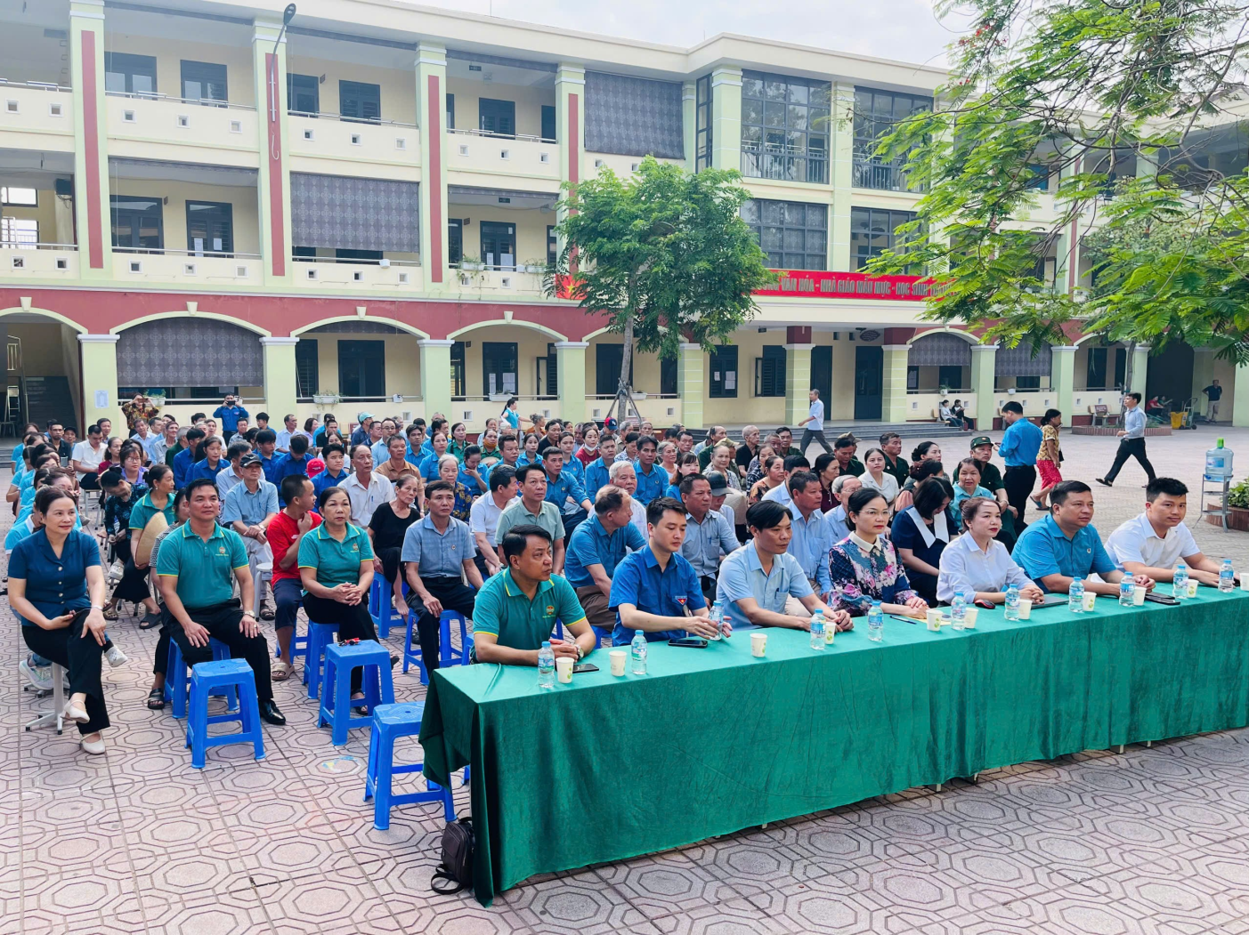 Xã Ô Diên ra quân hưởng ứng ngày môi trường thế giới, chung tay bảo vệ môi trường, vì thủ đô xanh, sạch, đẹp.- Ảnh 1.