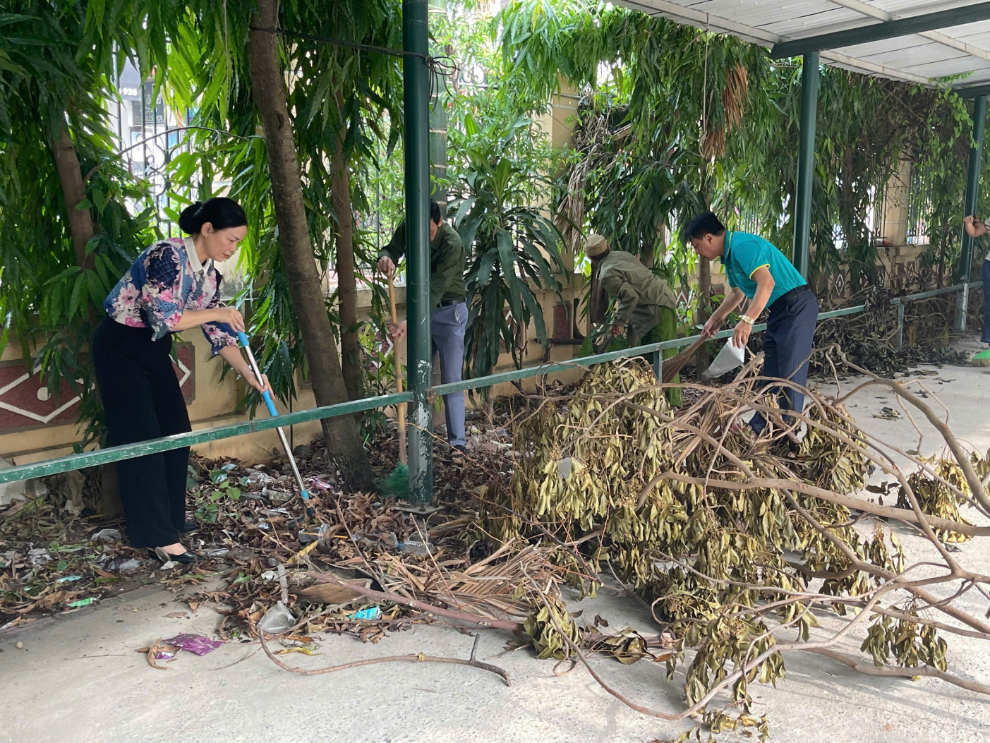 Xã Ô Diên ra quân hưởng ứng ngày môi trường thế giới, chung tay bảo vệ môi trường, vì thủ đô xanh, sạch, đẹp.- Ảnh 4.